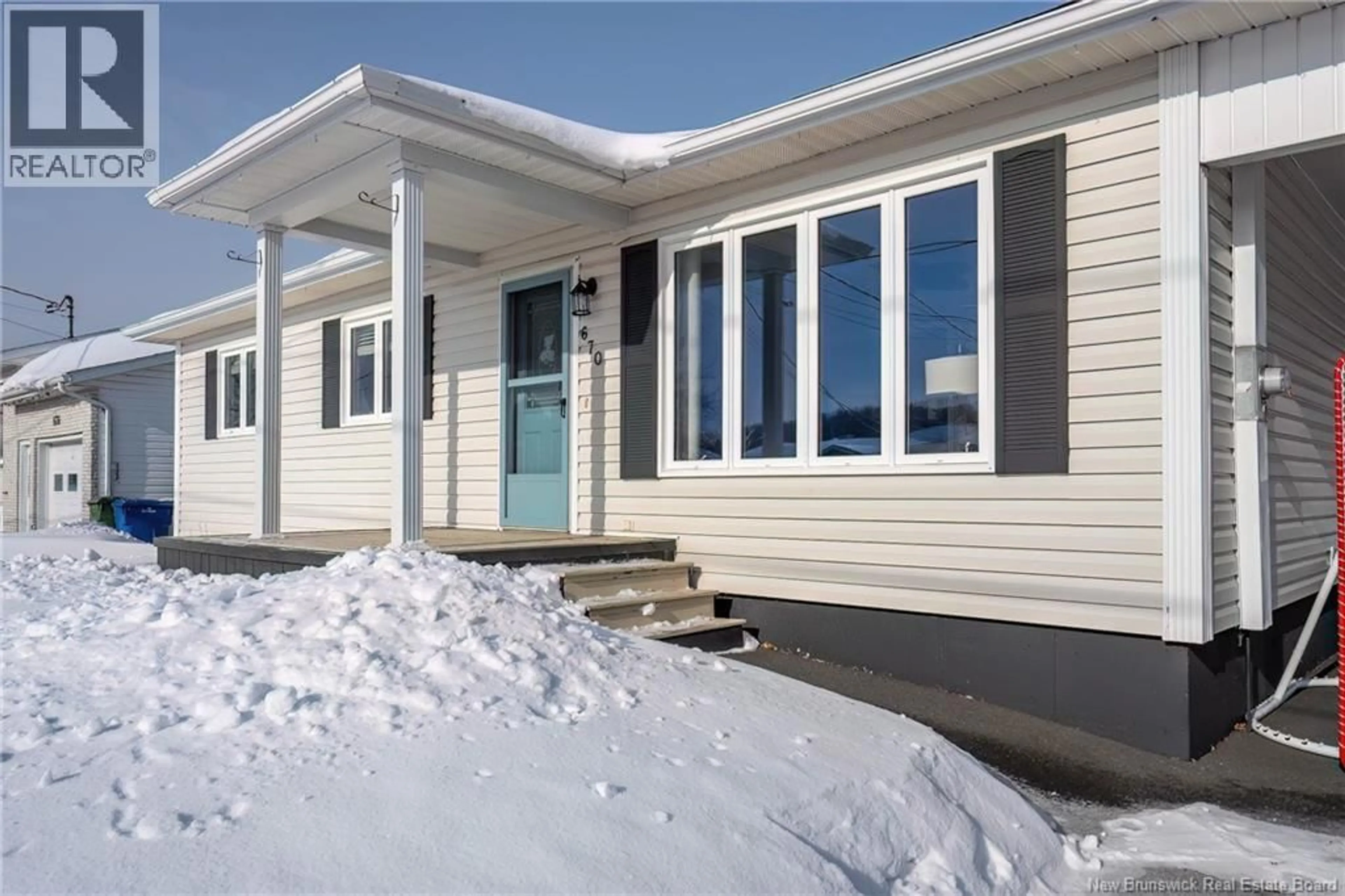 Home with vinyl exterior material, street for 670 3IEME AVENUE, Grand Falls New Brunswick E3Z1A3