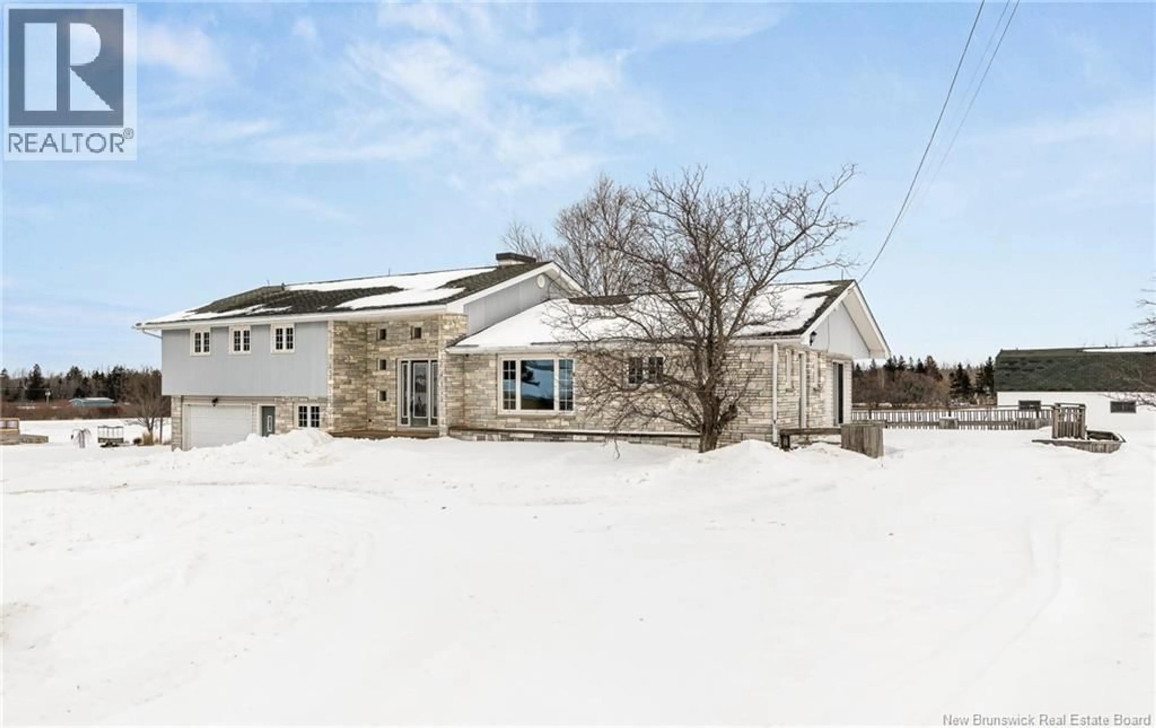 A pic from outside/outdoor area/front of a property/back of a property/a pic from drone, building for 15 RUE GERTRUDE, Cap-Pelé New Brunswick E4N1V4