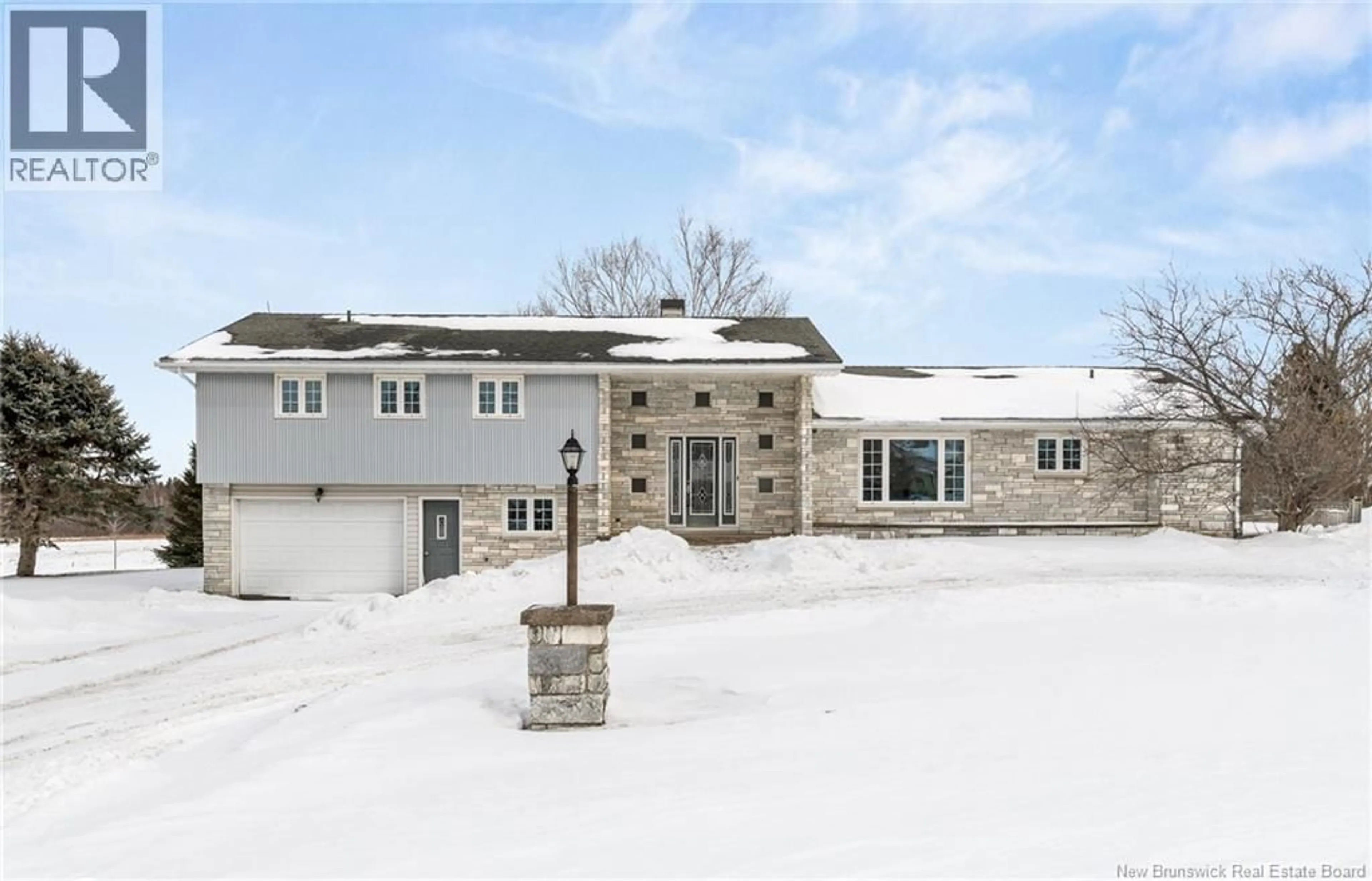 A pic from outside/outdoor area/front of a property/back of a property/a pic from drone, building for 15 RUE GERTRUDE, Cap-Pelé New Brunswick E4N1V4