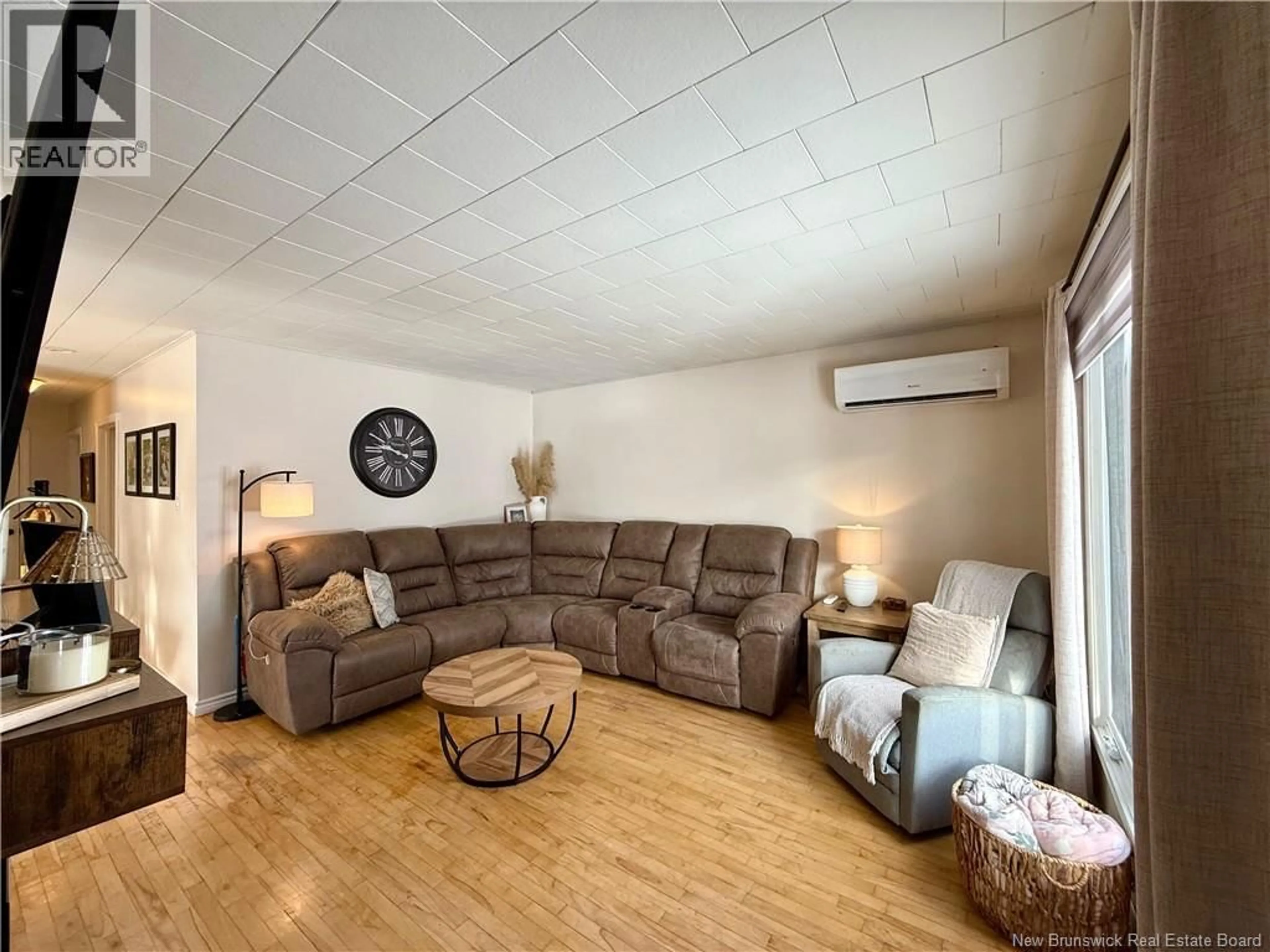 Living room with furniture, unknown for 78 LEOPOLD-COUTURIER AVENUE, Saint-Jacques New Brunswick E7B1E4