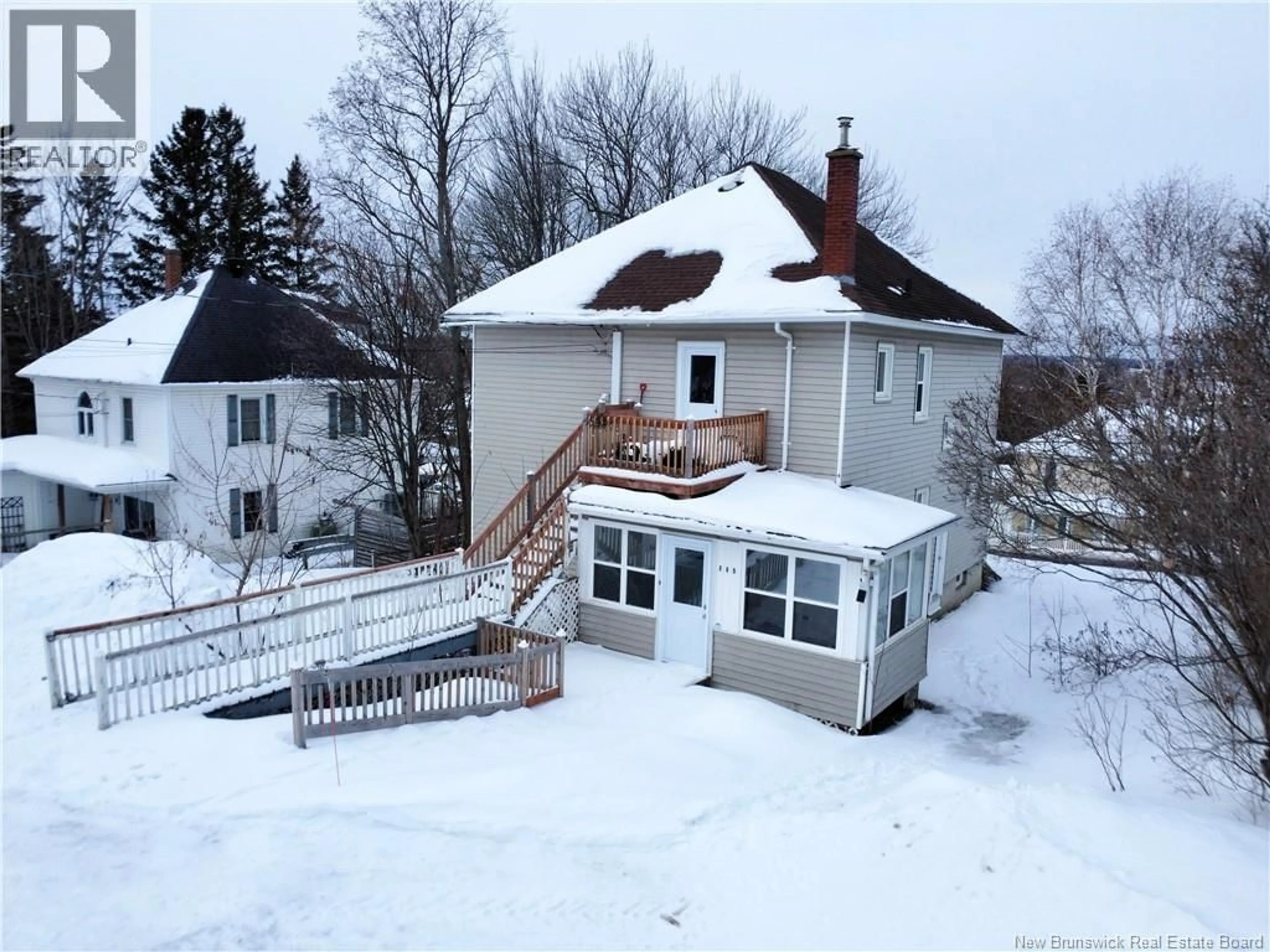 A pic from outside/outdoor area/front of a property/back of a property/a pic from drone, building for 745 MURRAY AVENUE, Bathurst New Brunswick E2A1V3