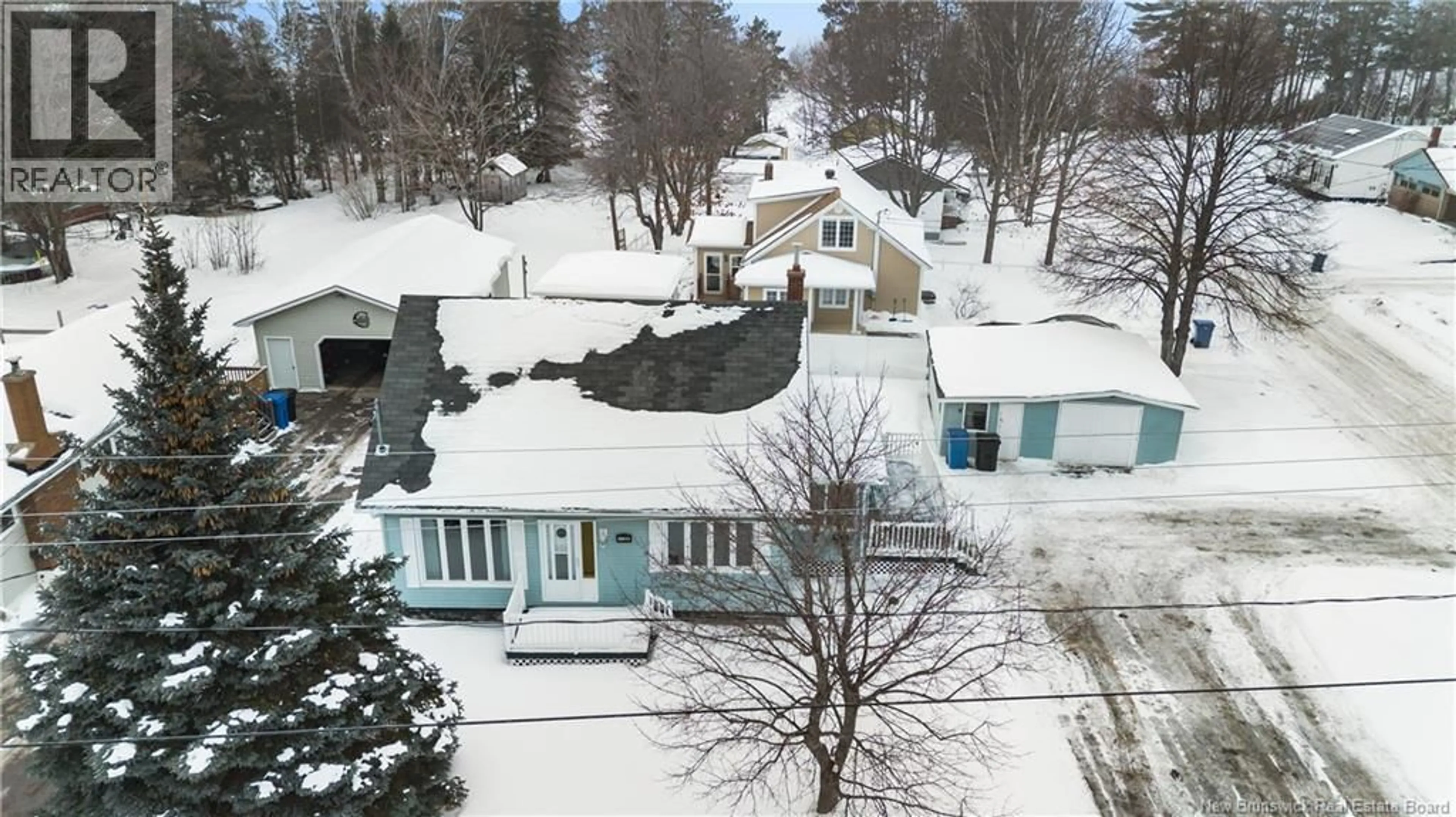 A pic from outside/outdoor area/front of a property/back of a property/a pic from drone, street for 1720 ROUGH WATER DRIVE, Bathurst New Brunswick E2A1Z8