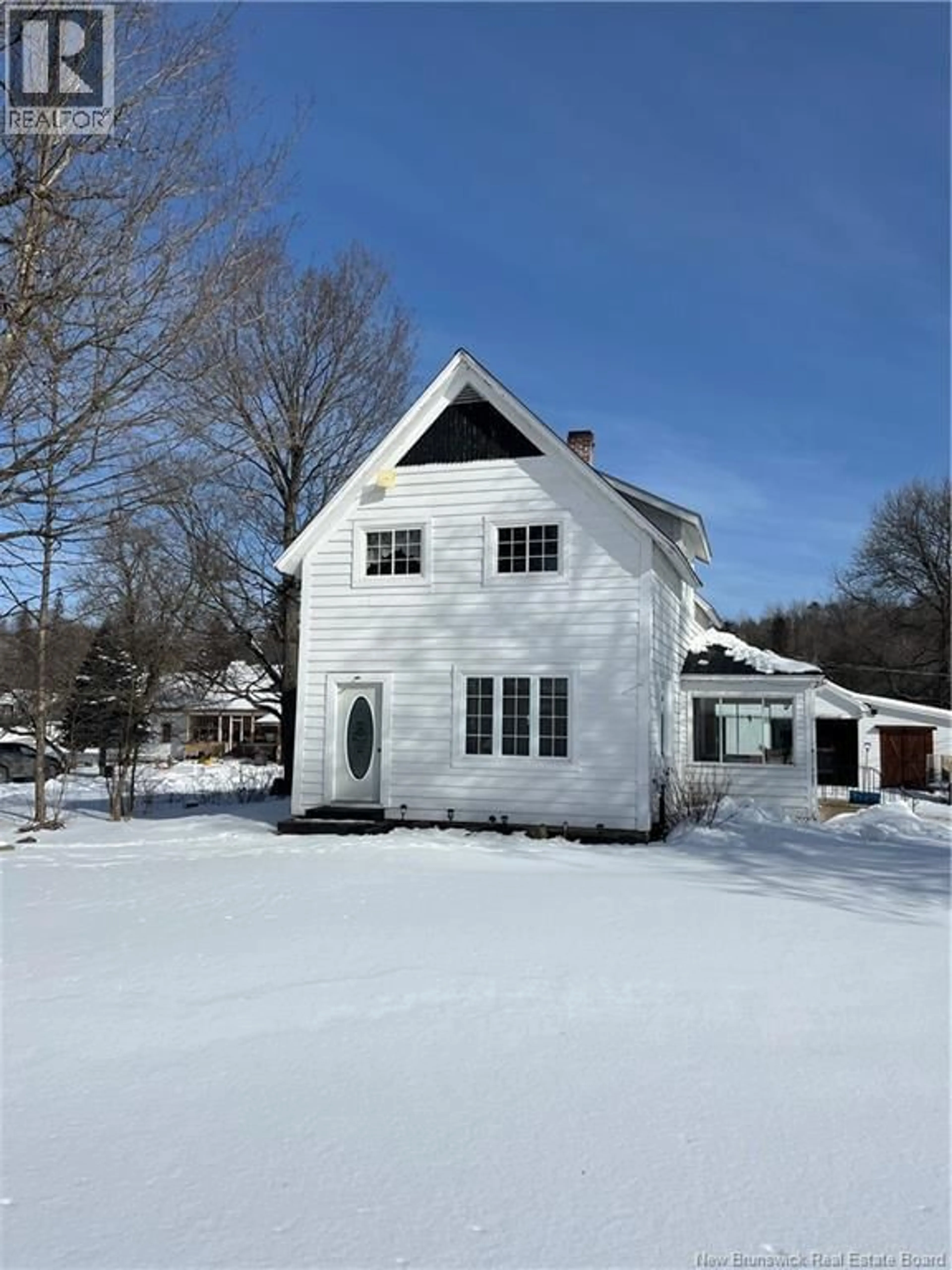A pic from outside/outdoor area/front of a property/back of a property/a pic from drone, street for 11 HOSPITAL STREET, Bath New Brunswick E7G1B3