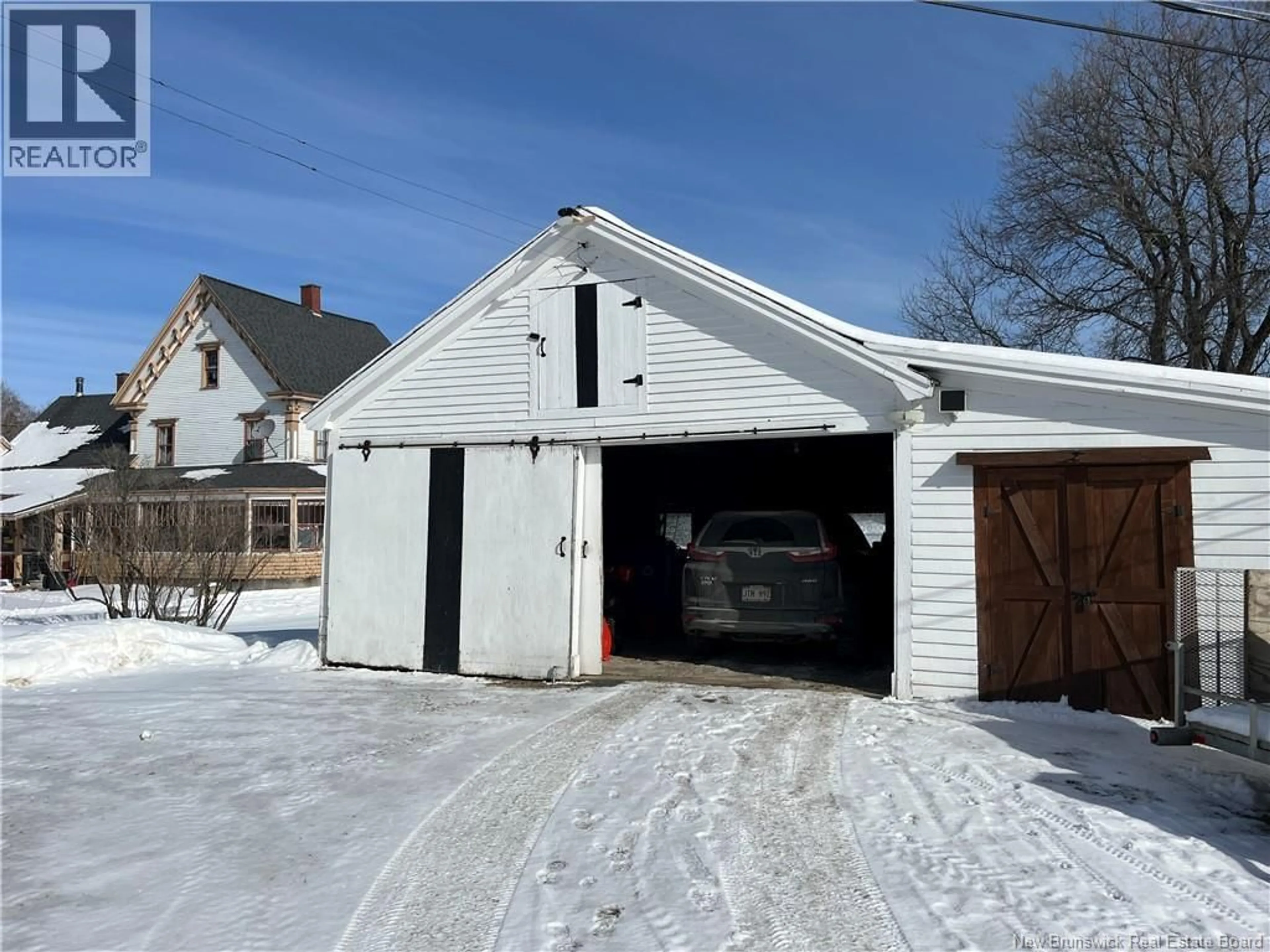 Indoor garage for 11 HOSPITAL STREET, Bath New Brunswick E7G1B3