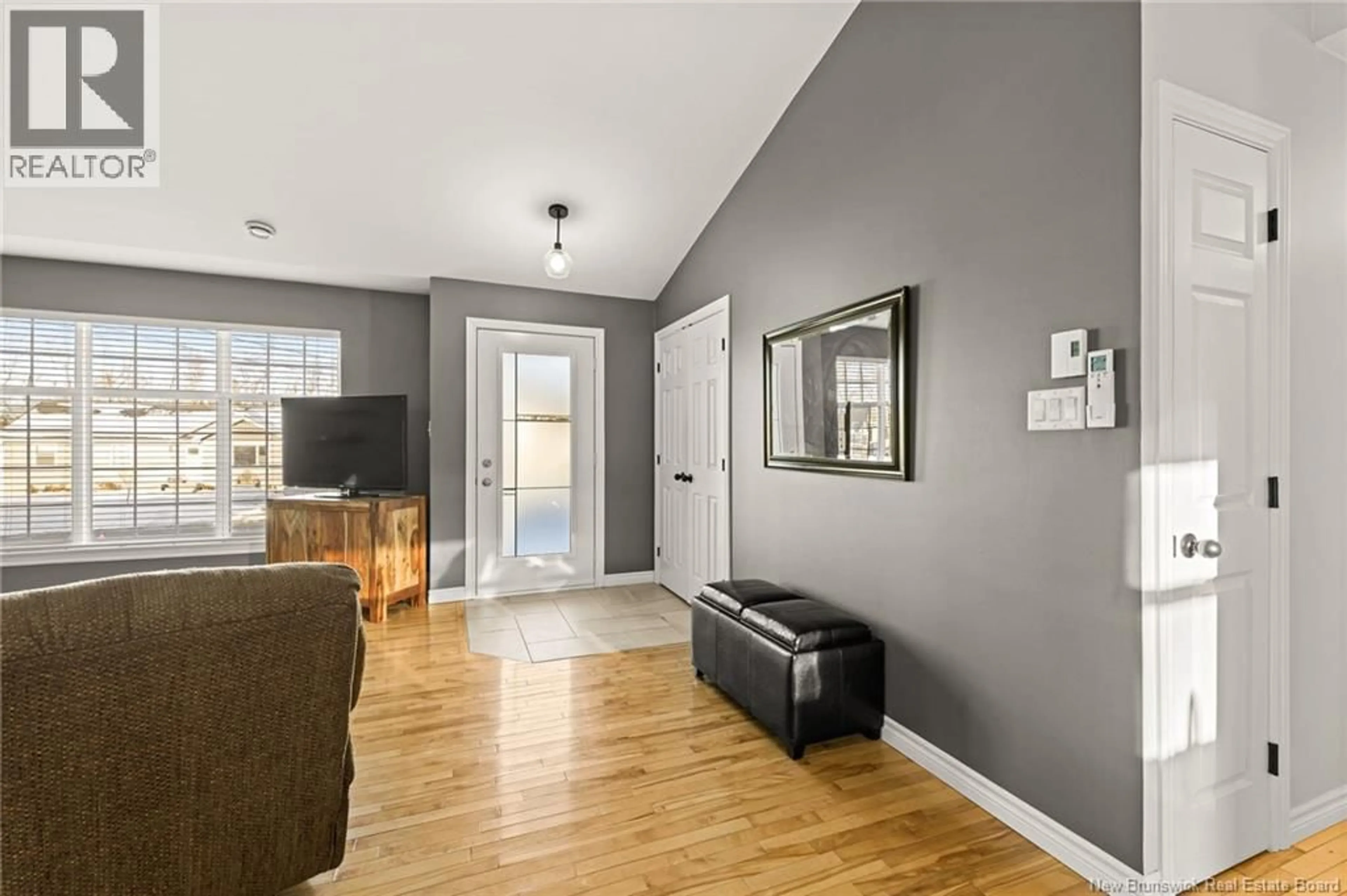 Indoor entryway for 33 RAPHAEL STREET, Dieppe New Brunswick E1A8S3