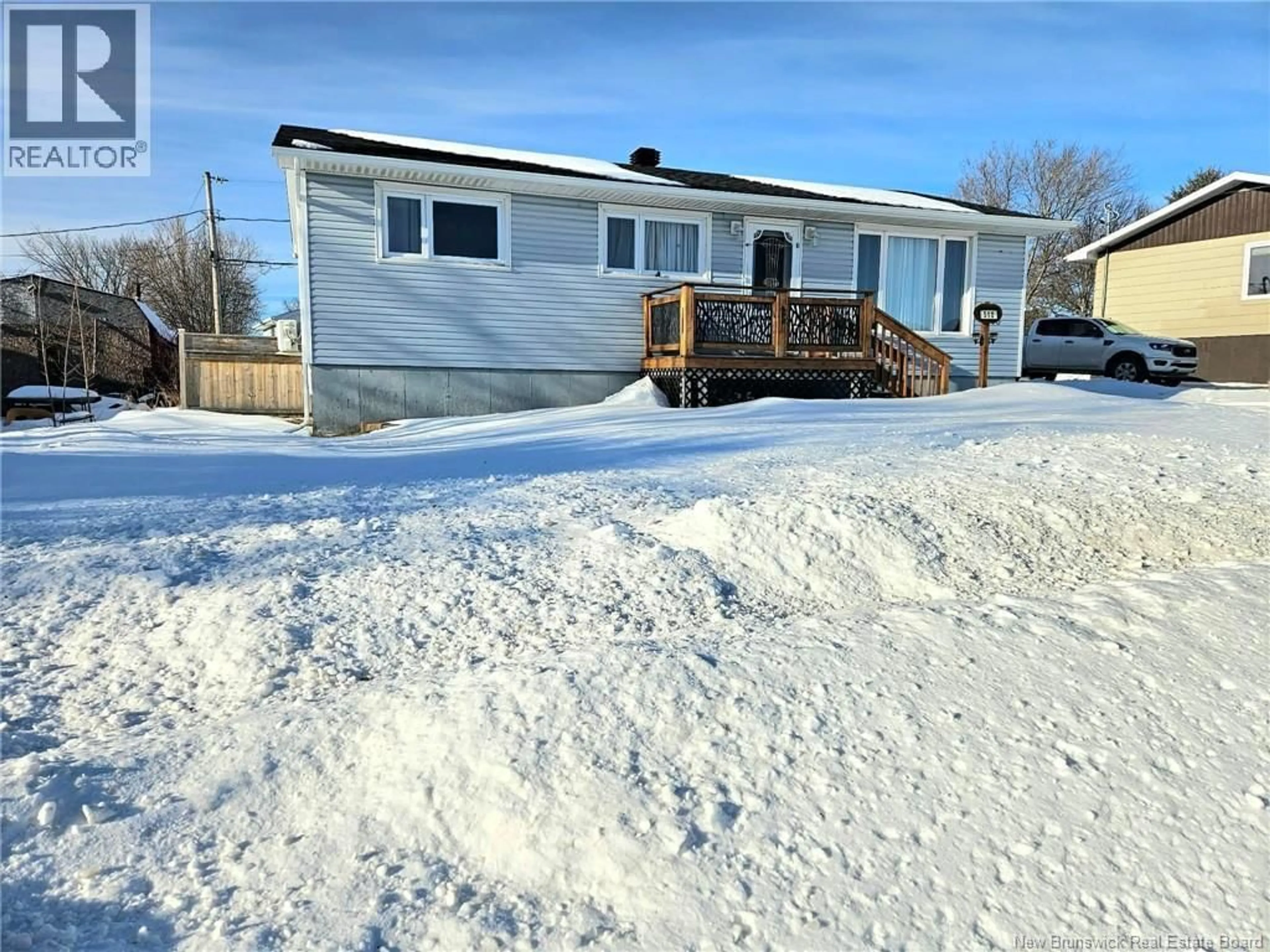 A pic from outside/outdoor area/front of a property/back of a property/a pic from drone, street for 510 FLEET, Bathurst New Brunswick E2A4H1
