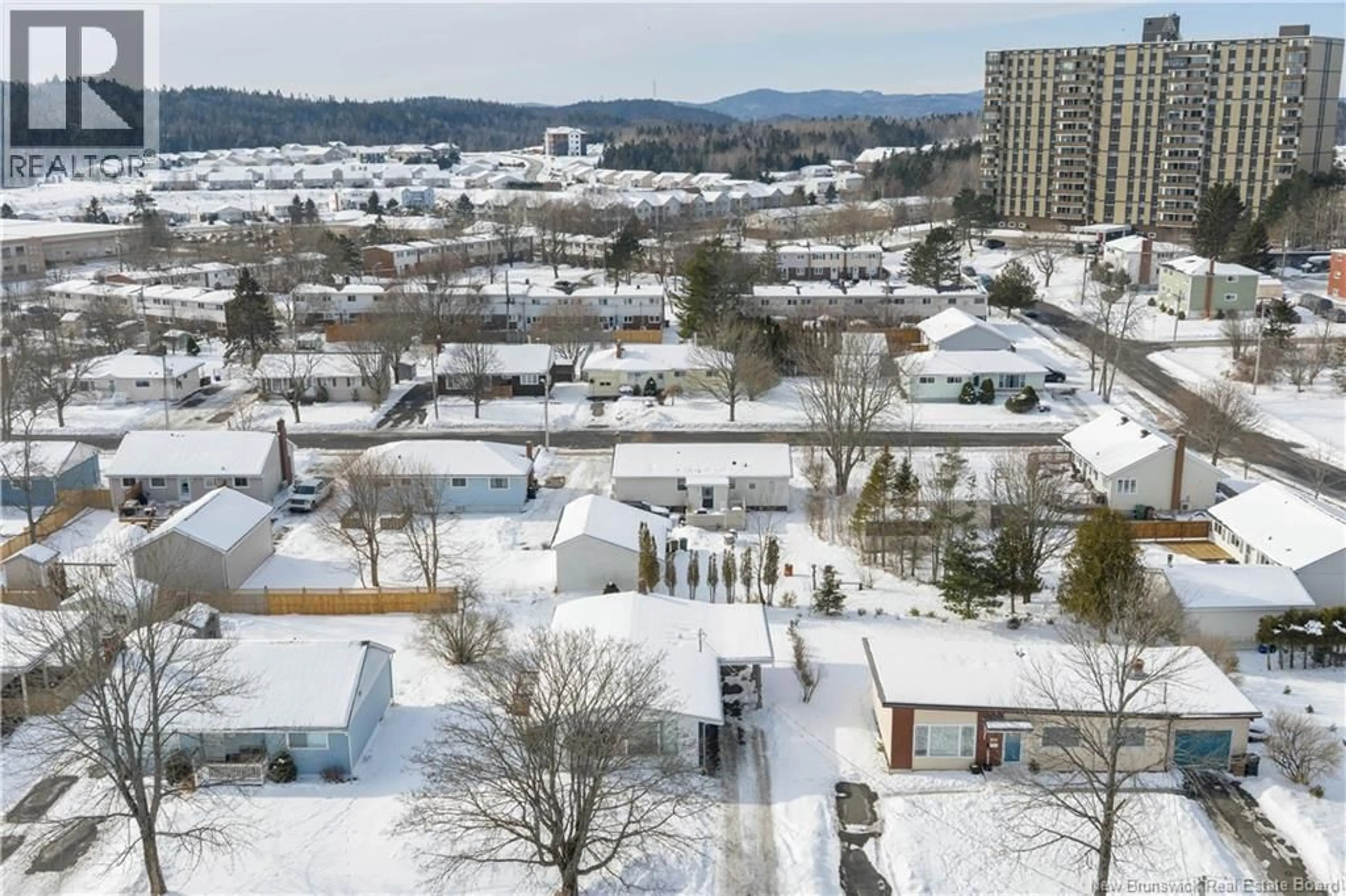 A pic from outside/outdoor area/front of a property/back of a property/a pic from drone, city buildings view from balcony for 73 ALWARD STREET, Saint John New Brunswick E2K2K1