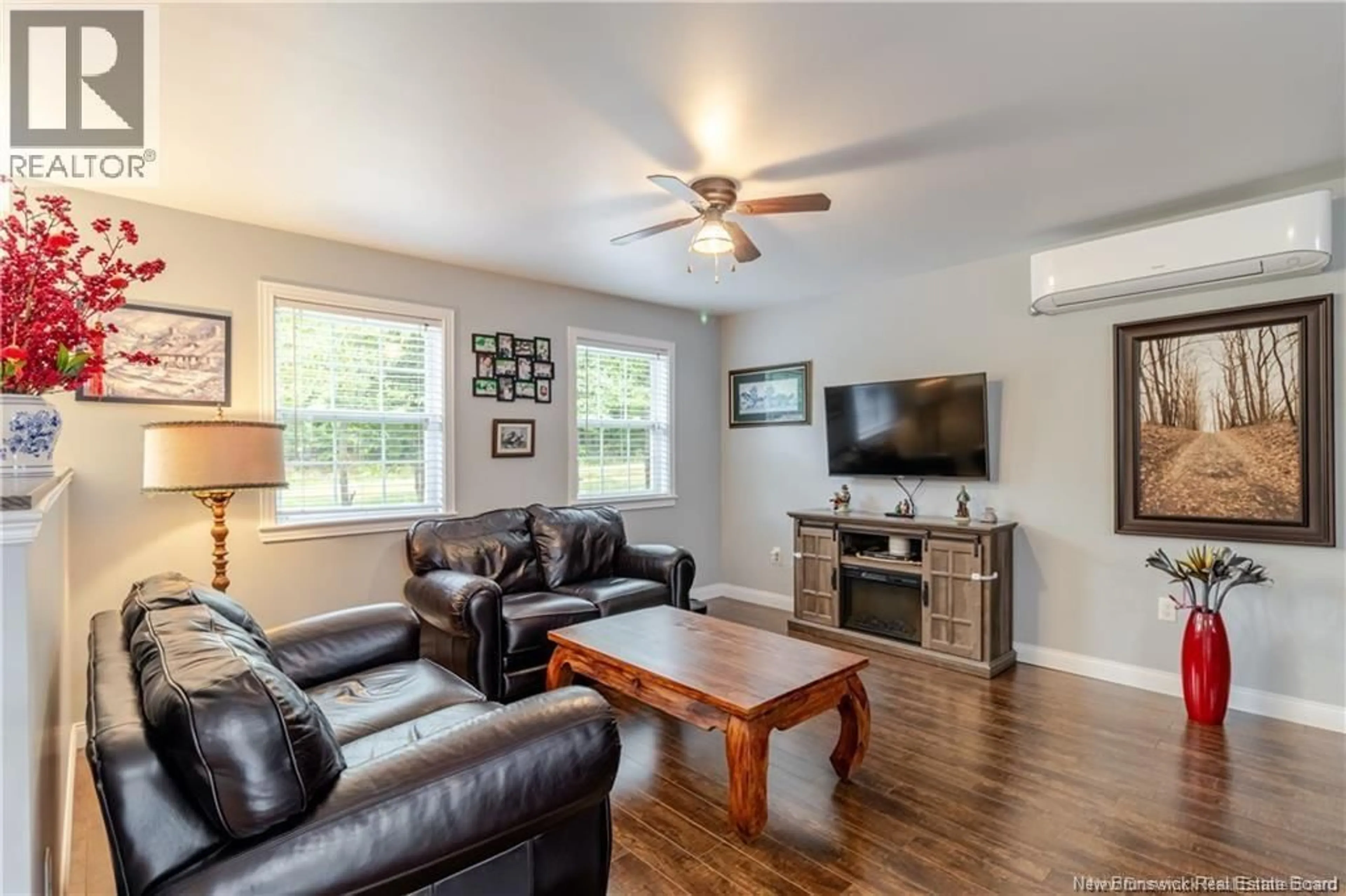 Living room with furniture, wood/laminate floor for 183 ROUTE 628, Penniac New Brunswick E3A8Y1