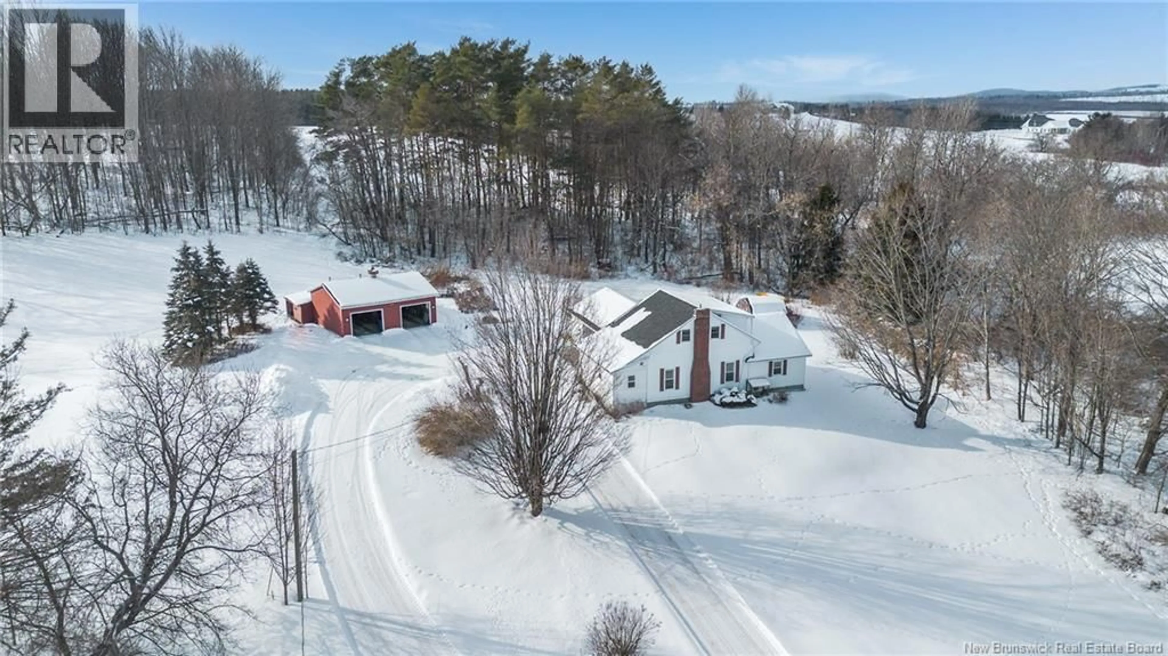 A pic from outside/outdoor area/front of a property/back of a property/a pic from drone, street for 124 RIVERVIEW DRIVE, Florenceville-Bristol New Brunswick E7L3M3