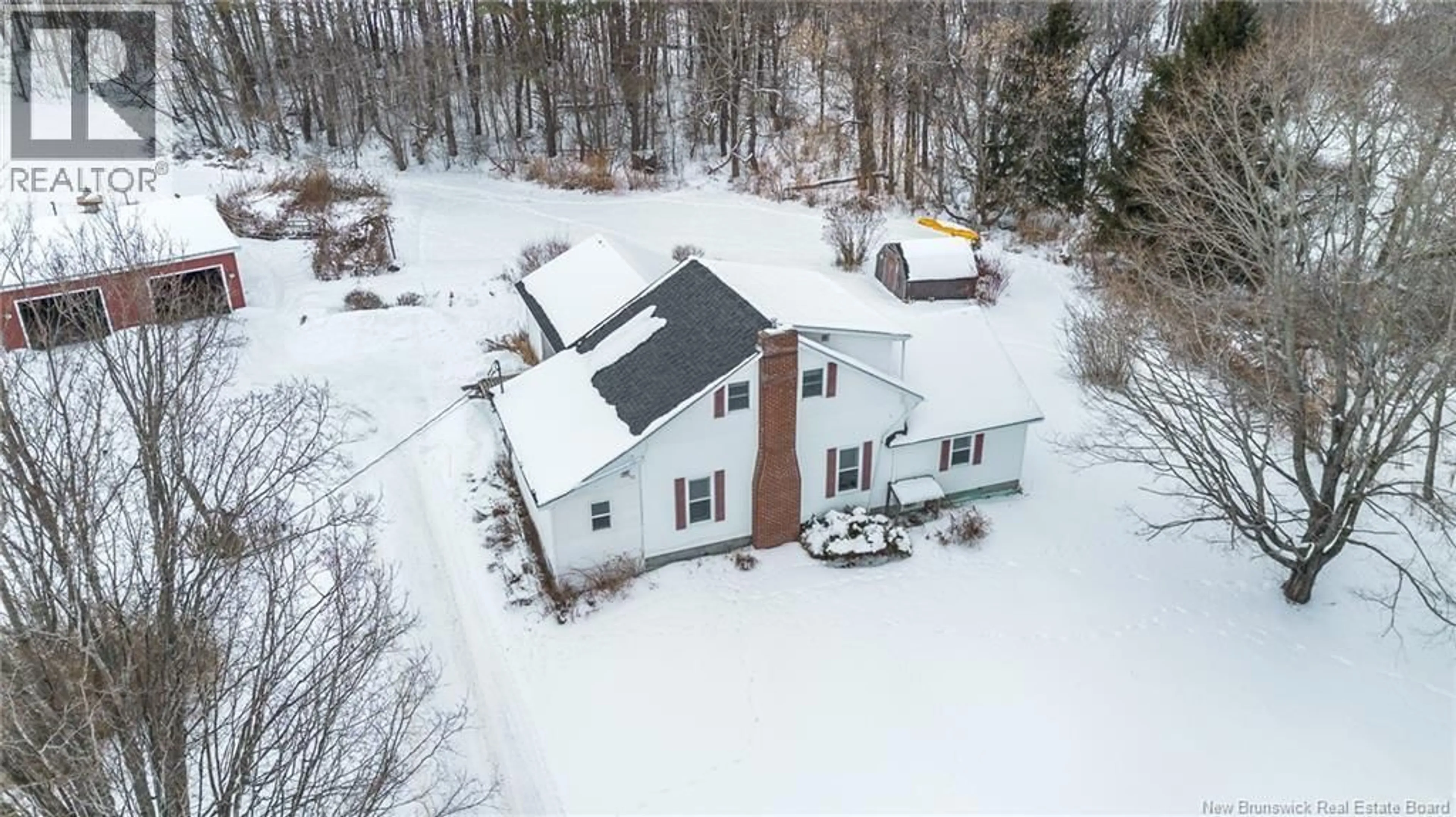 A pic from outside/outdoor area/front of a property/back of a property/a pic from drone, building for 124 RIVERVIEW DRIVE, Florenceville-Bristol New Brunswick E7L3M3