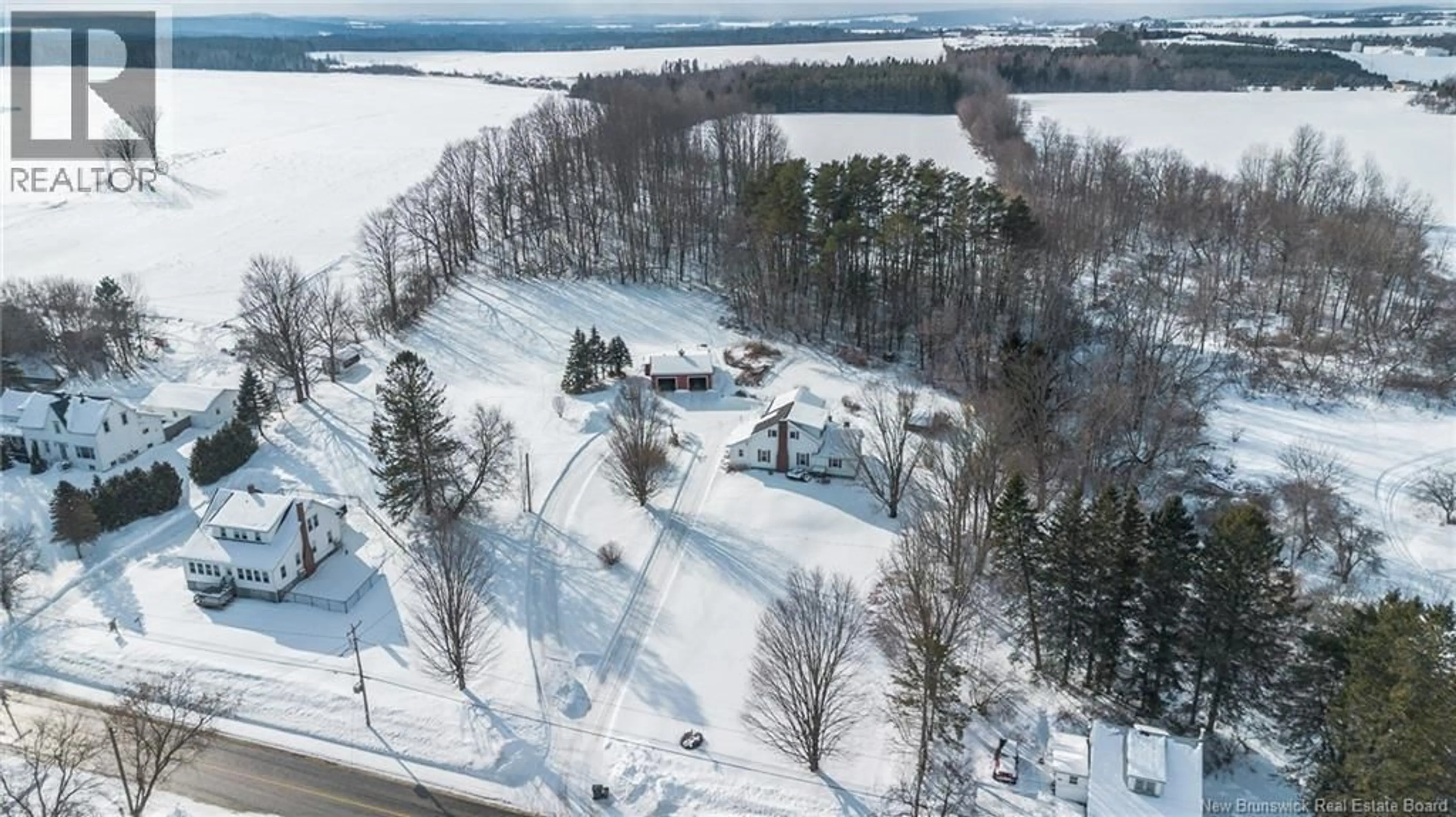 A pic from outside/outdoor area/front of a property/back of a property/a pic from drone, water/lake/river/ocean view for 124 RIVERVIEW DRIVE, Florenceville-Bristol New Brunswick E7L3M3