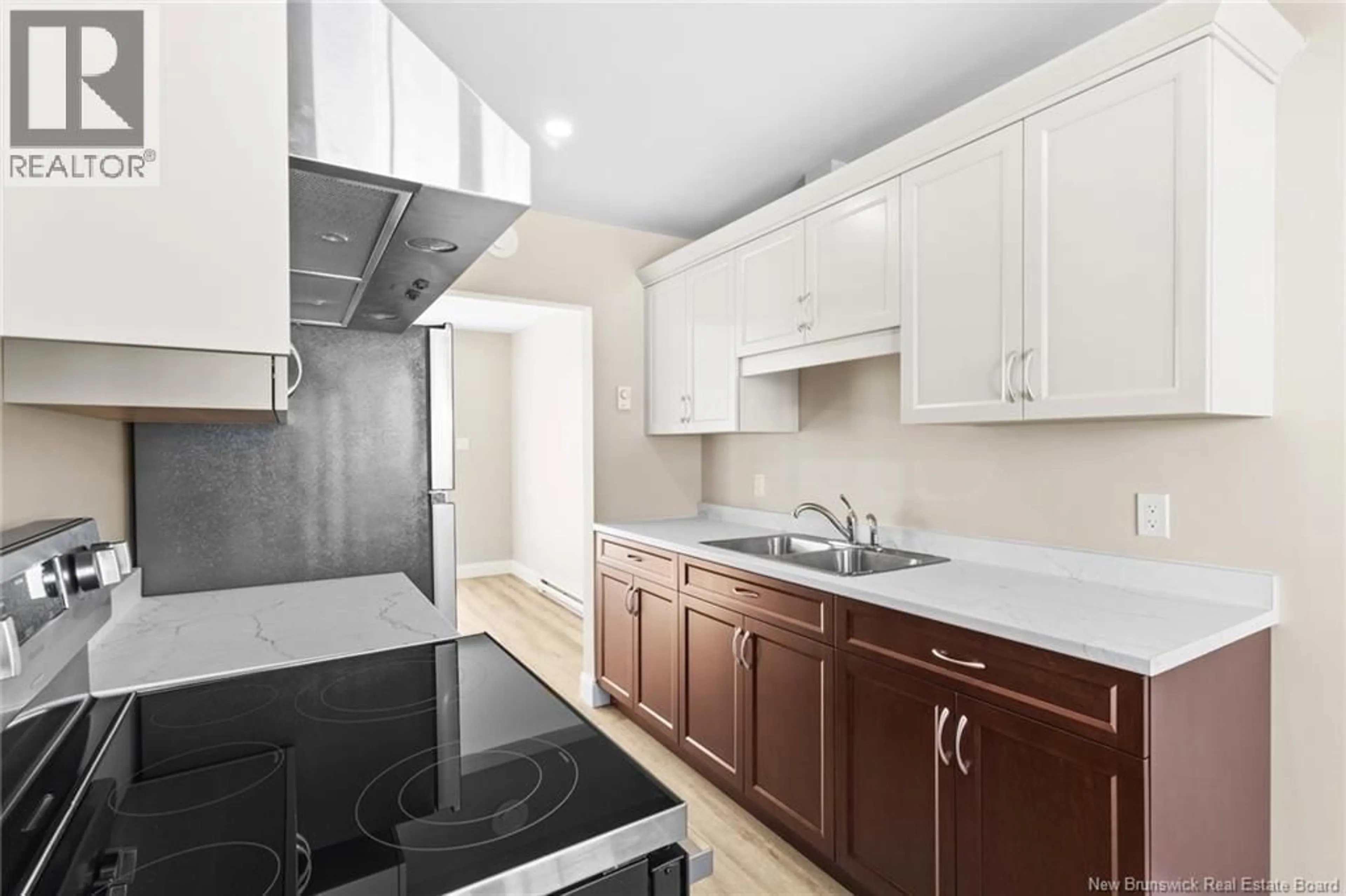 Standard kitchen, unknown for 25 DEER PARK, Oromocto New Brunswick E2V1J4
