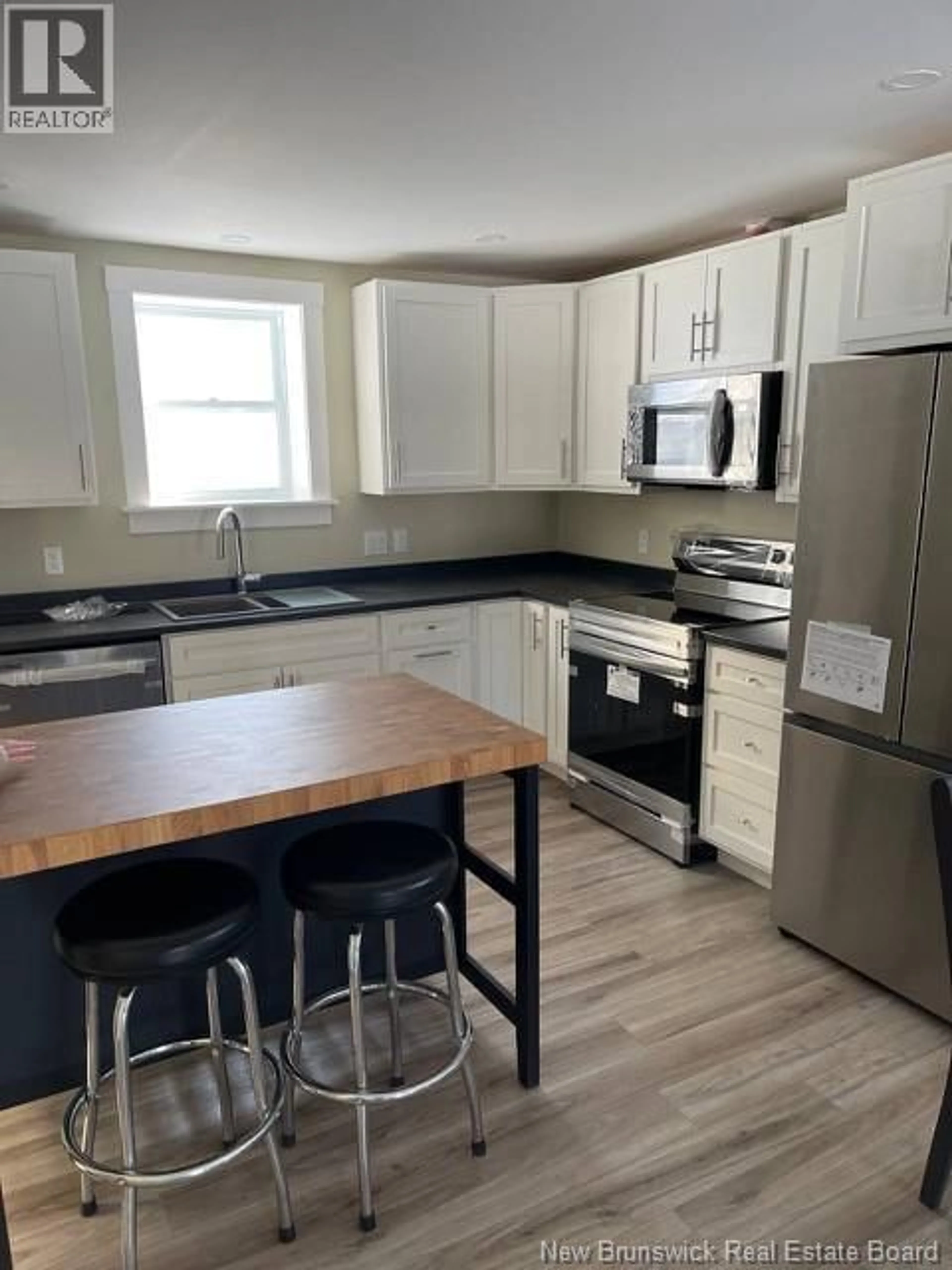 Standard kitchen, wood/laminate floor for 67 DEWITT ACRES, Fredericton New Brunswick E3A6S3