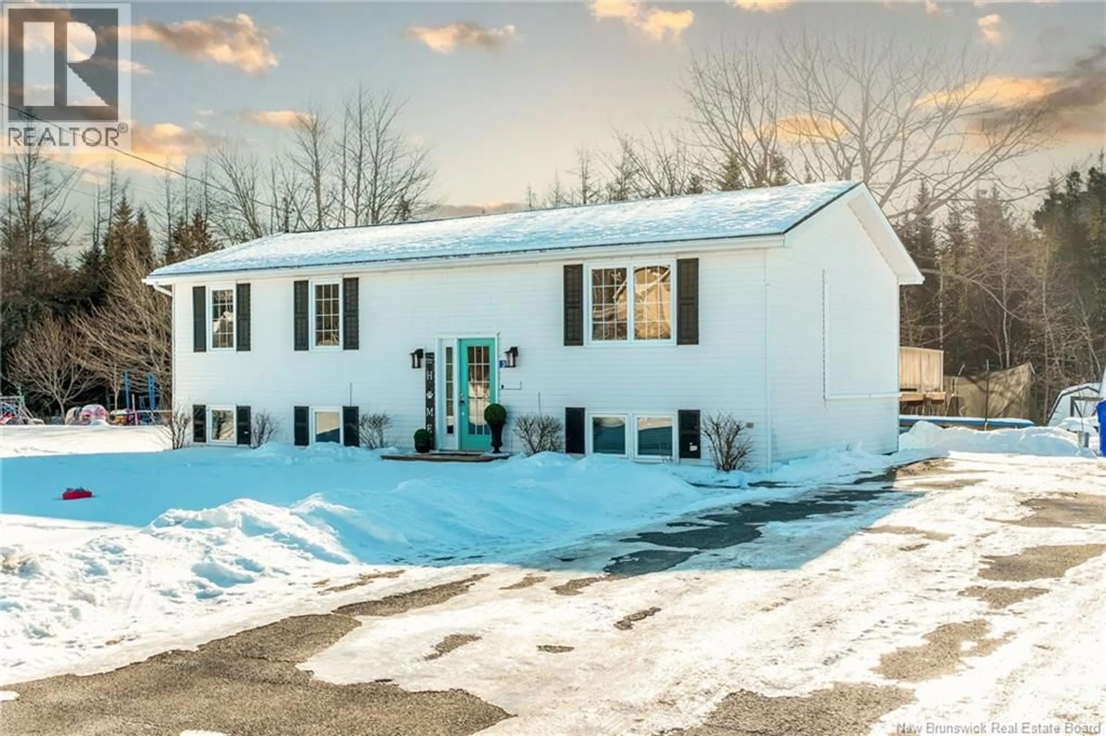 Home with vinyl exterior material, street for 3 PRINCE WILLIAM STREET, St George New Brunswick E5C3L7