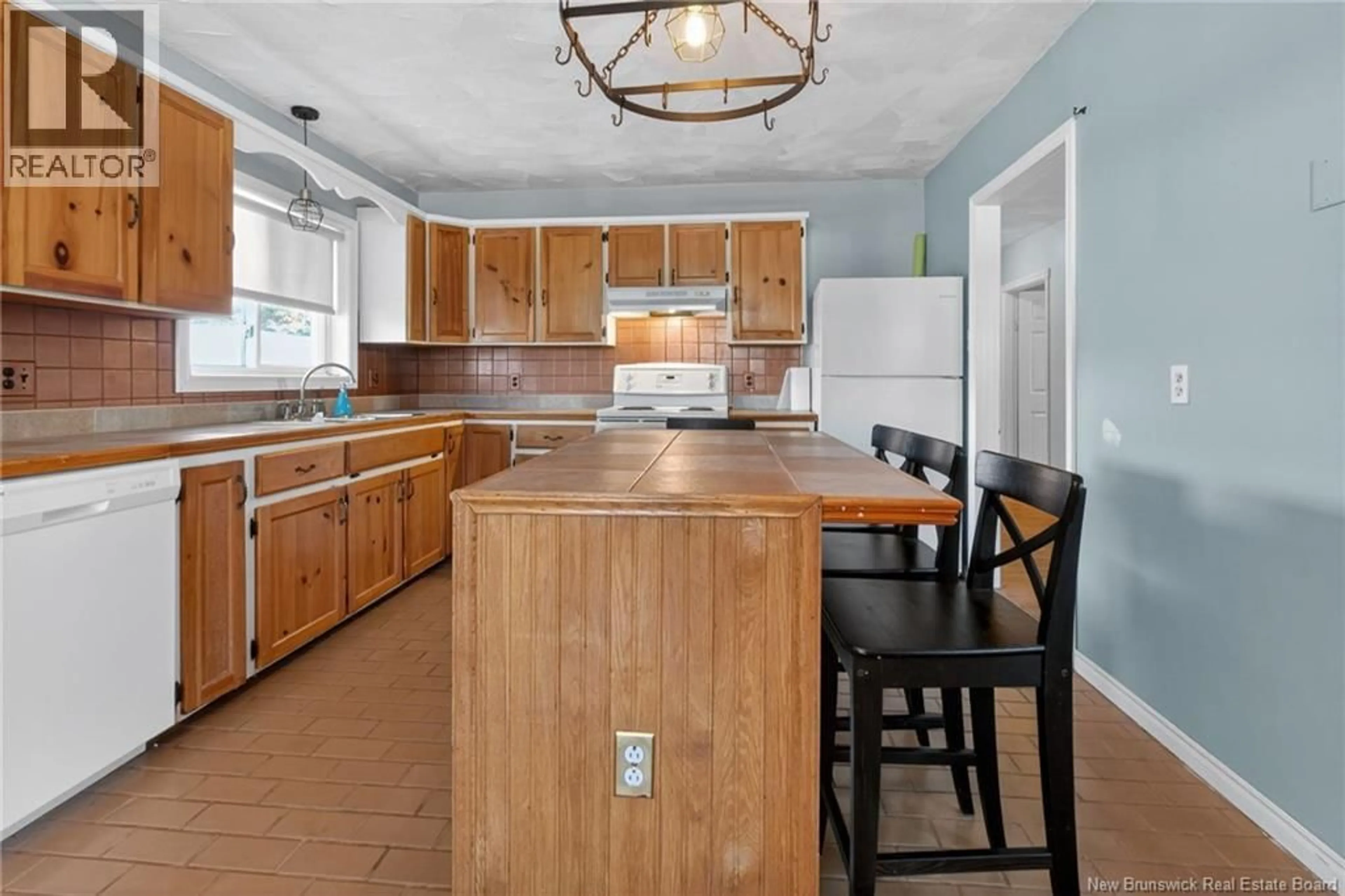 Standard kitchen, ceramic/tile floor for 1098 FRAMPTON LANE, Moncton New Brunswick E1G1S9