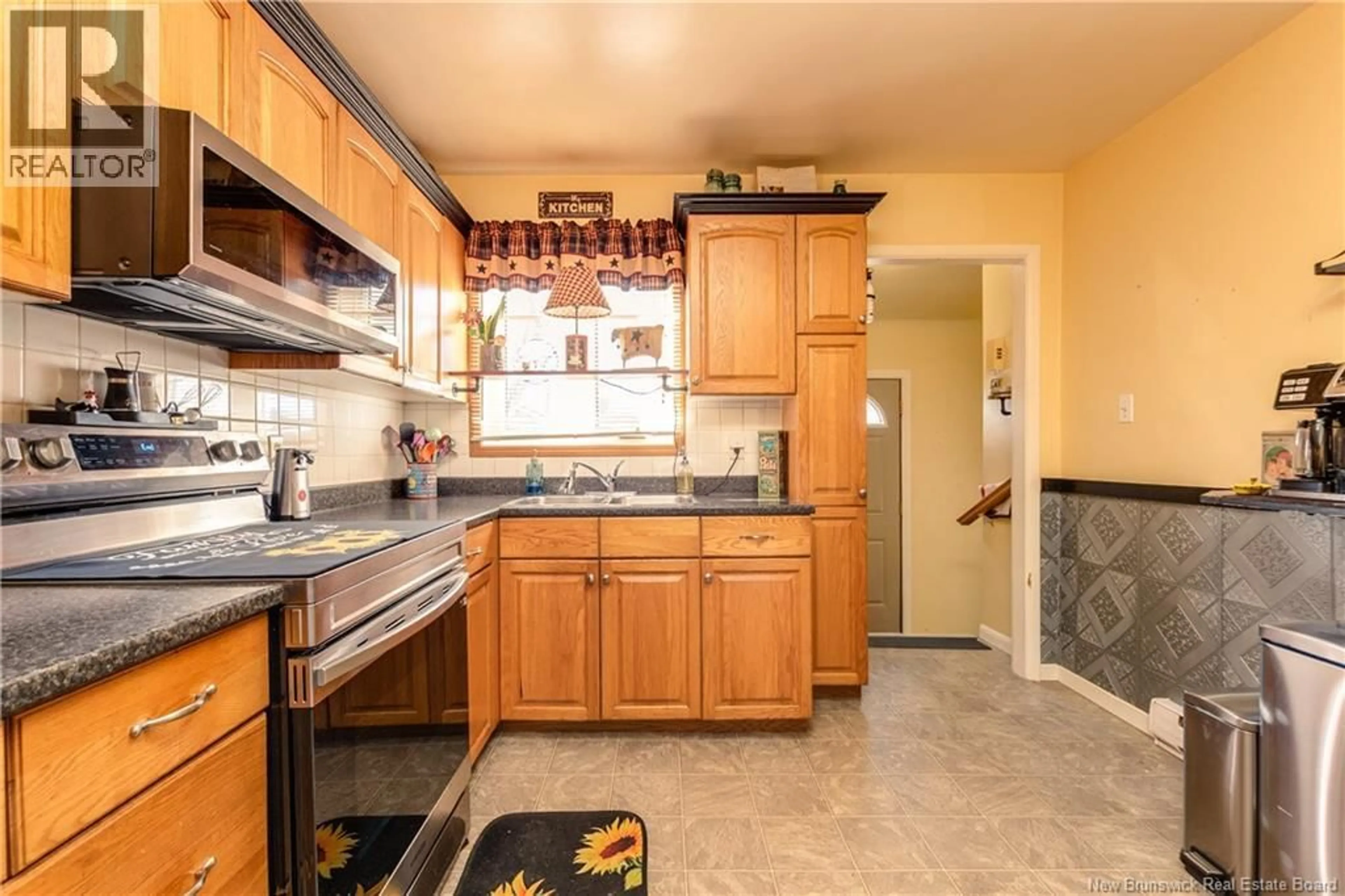 Standard kitchen, ceramic/tile floor for 196 WAVERLEY AVENUE, Moncton New Brunswick E1C7V4