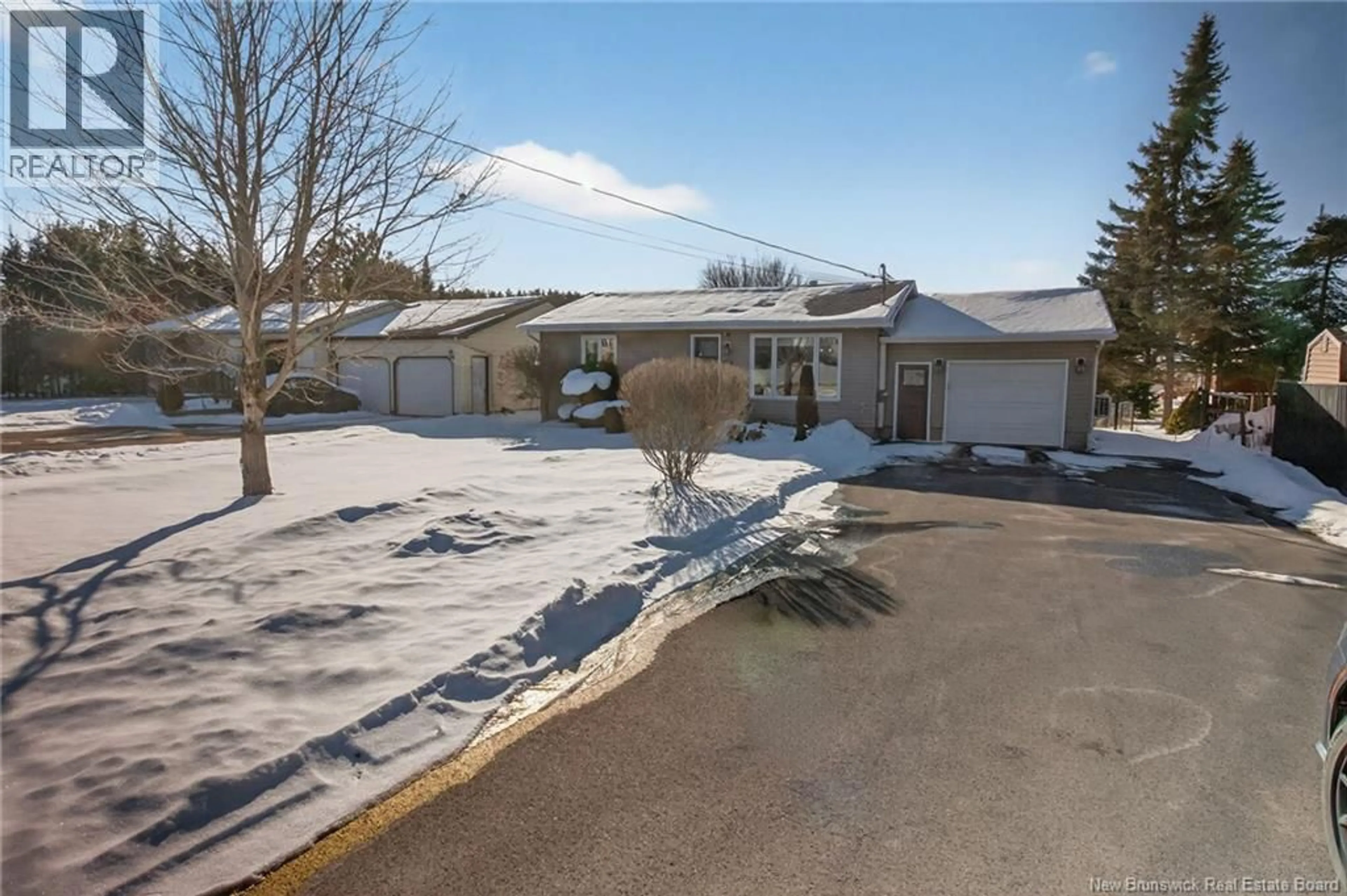 A pic from outside/outdoor area/front of a property/back of a property/a pic from drone, street for 322 THOMAS STREET, Dieppe New Brunswick E1A2C2