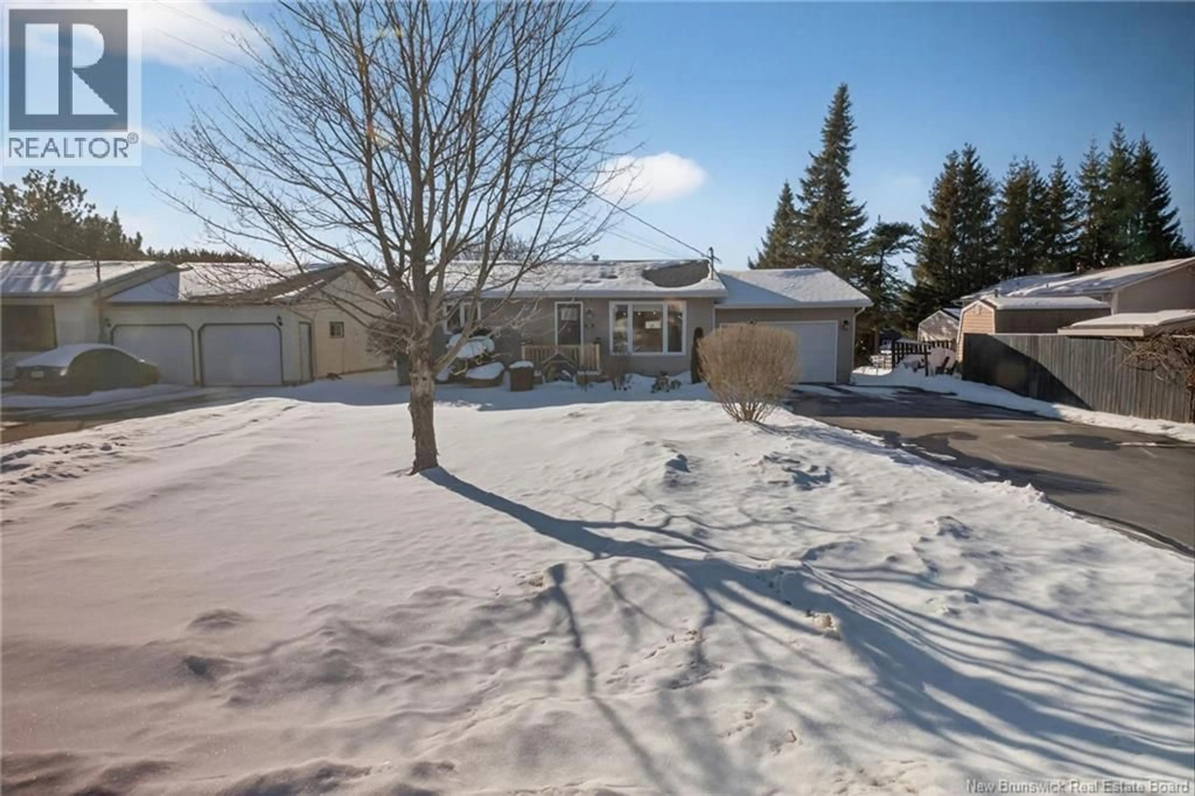 A pic from outside/outdoor area/front of a property/back of a property/a pic from drone, street for 322 THOMAS STREET, Dieppe New Brunswick E1A2C2