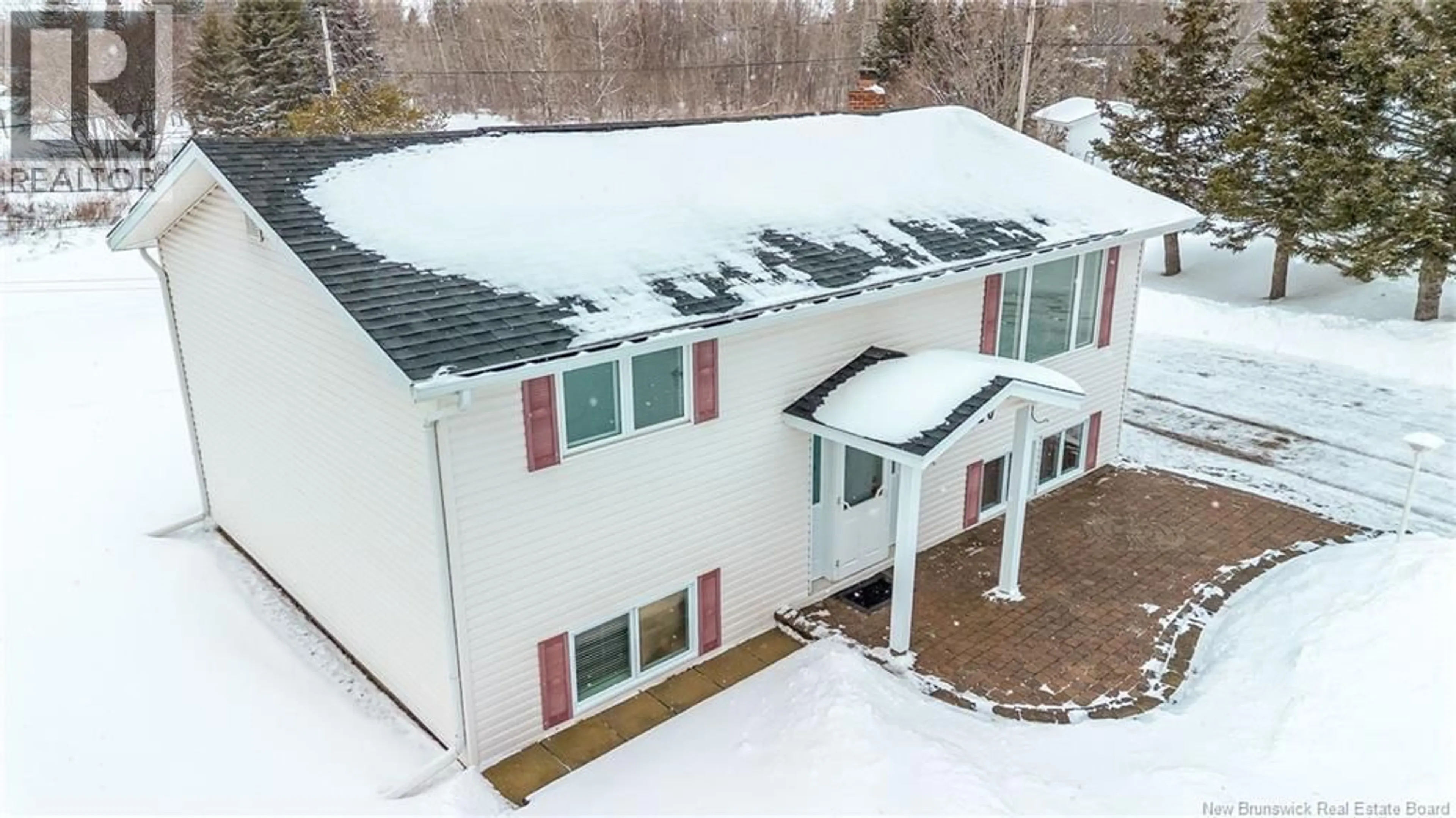 A pic from outside/outdoor area/front of a property/back of a property/a pic from drone, building for 320 AVANT GARDE, Dieppe New Brunswick E1A5E7