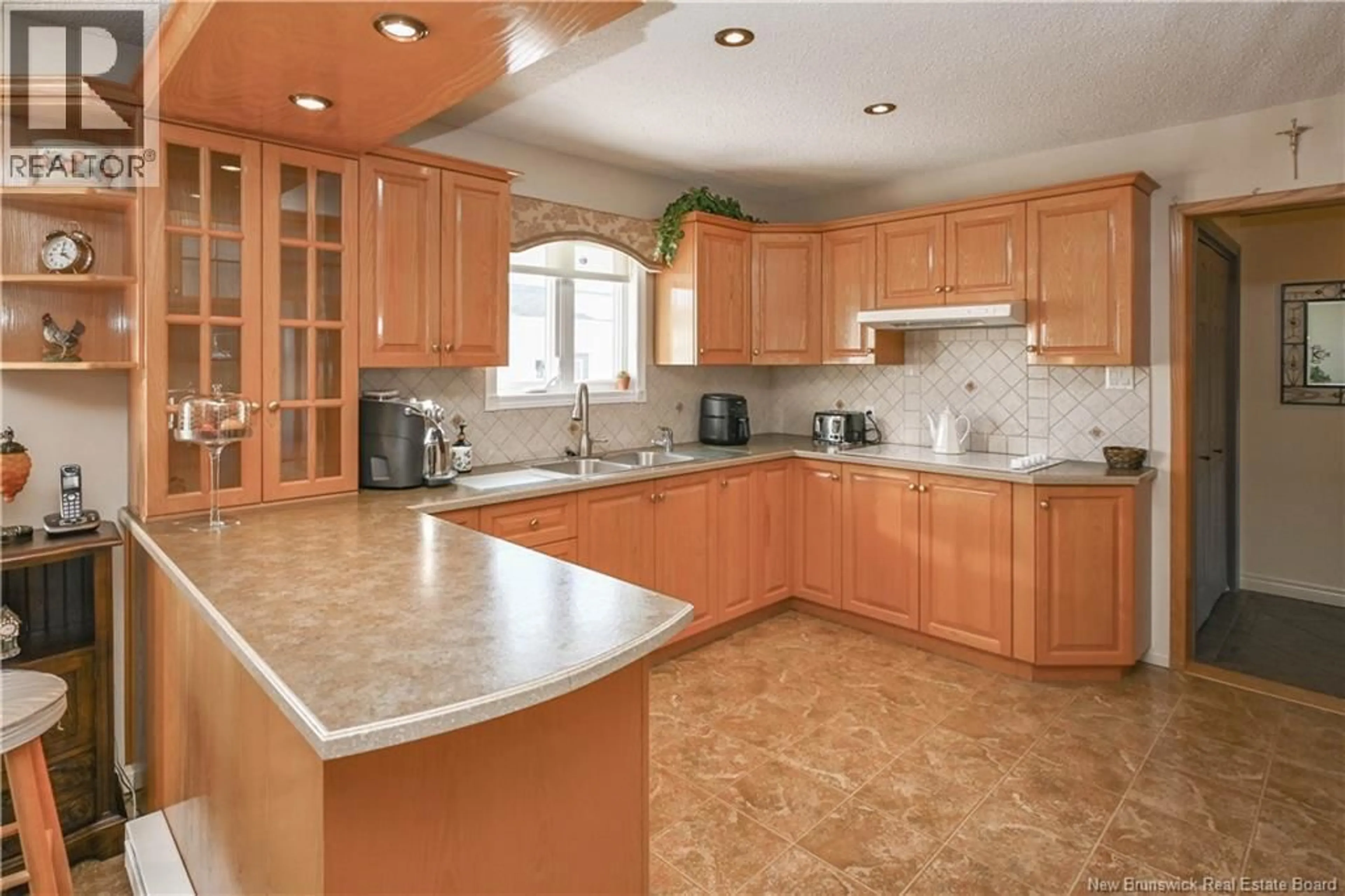 Standard kitchen, ceramic/tile floor for 262 SAVARD STREET, Caraquet New Brunswick E1W1A4