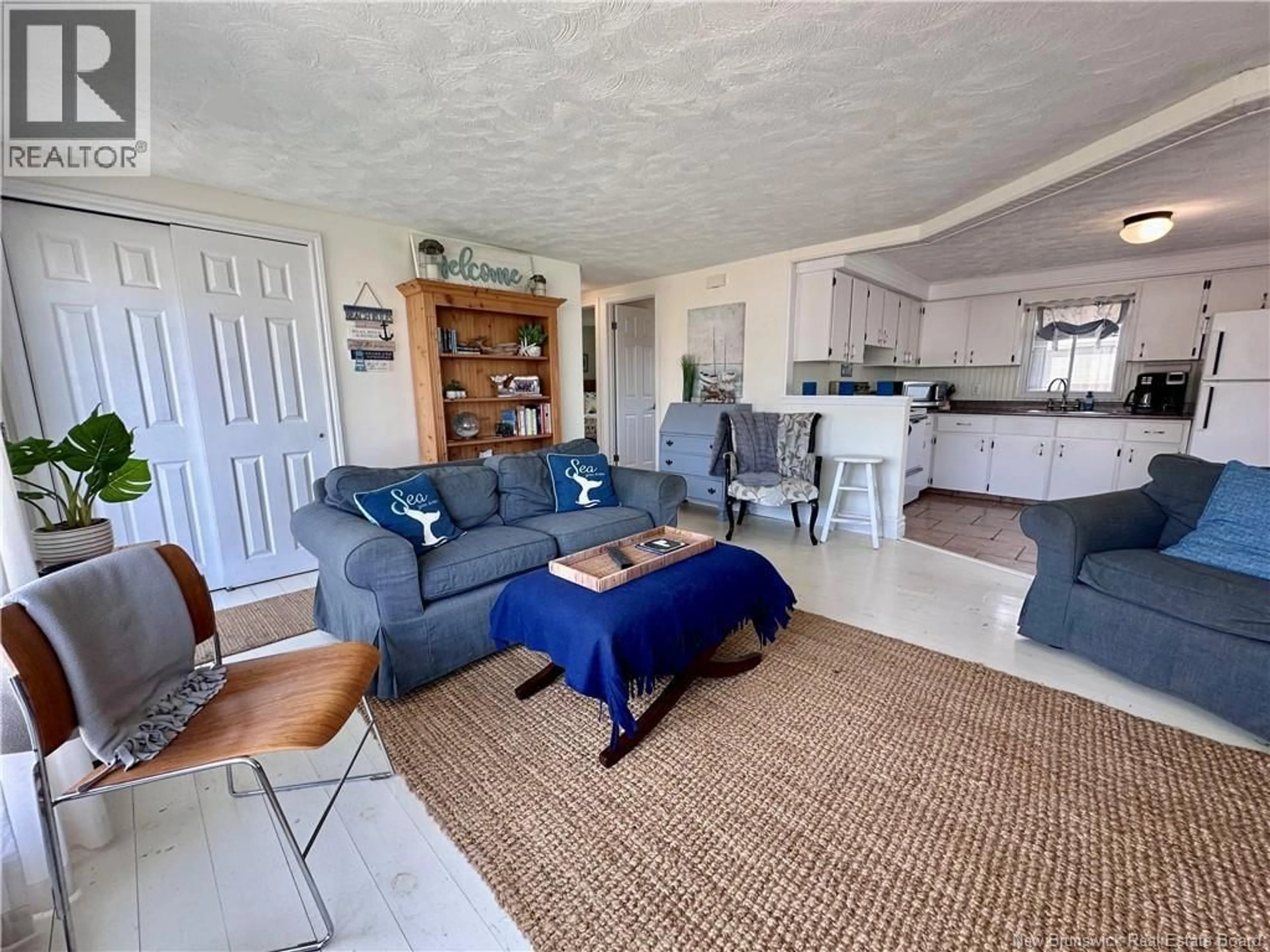 Living room with furniture, unknown for 33 SUR L'OCEAN, Grand-Barachois New Brunswick E4P8P1