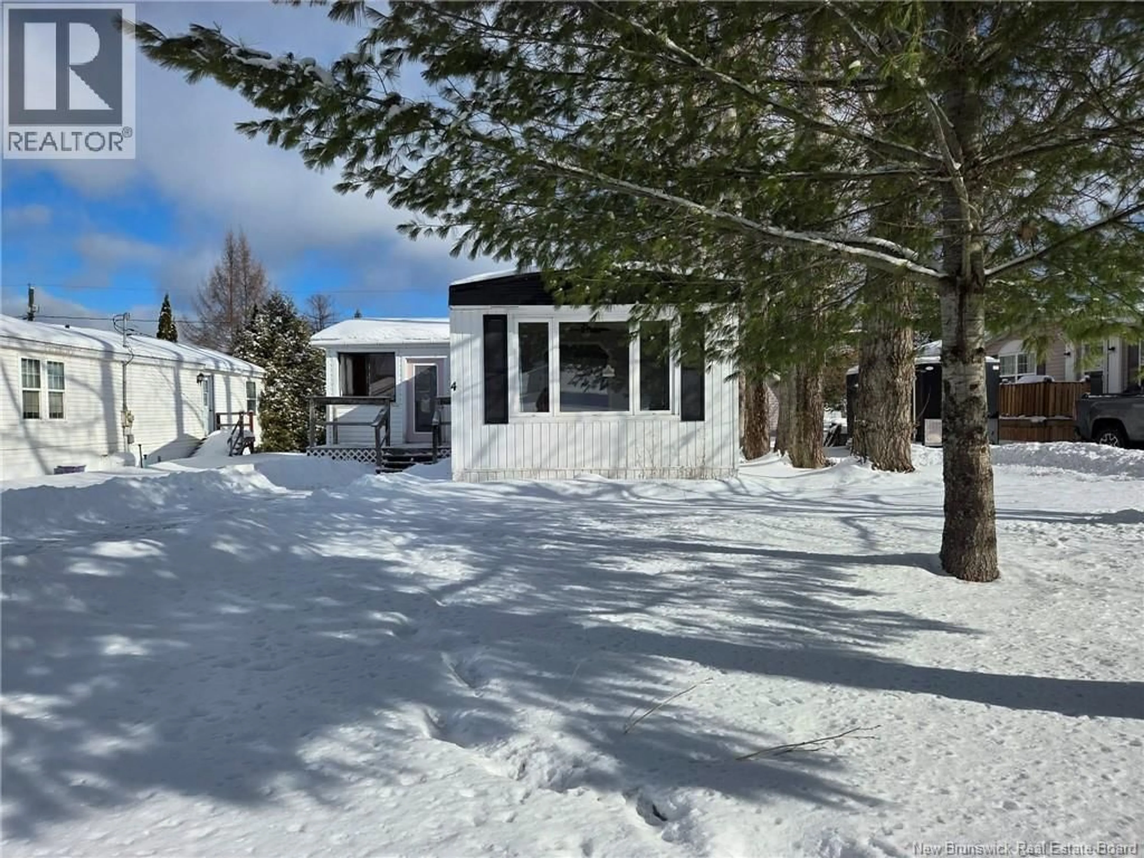 A pic from outside/outdoor area/front of a property/back of a property/a pic from drone, street for 4 LESLEE DRIVE, Lincoln New Brunswick E3B6W4