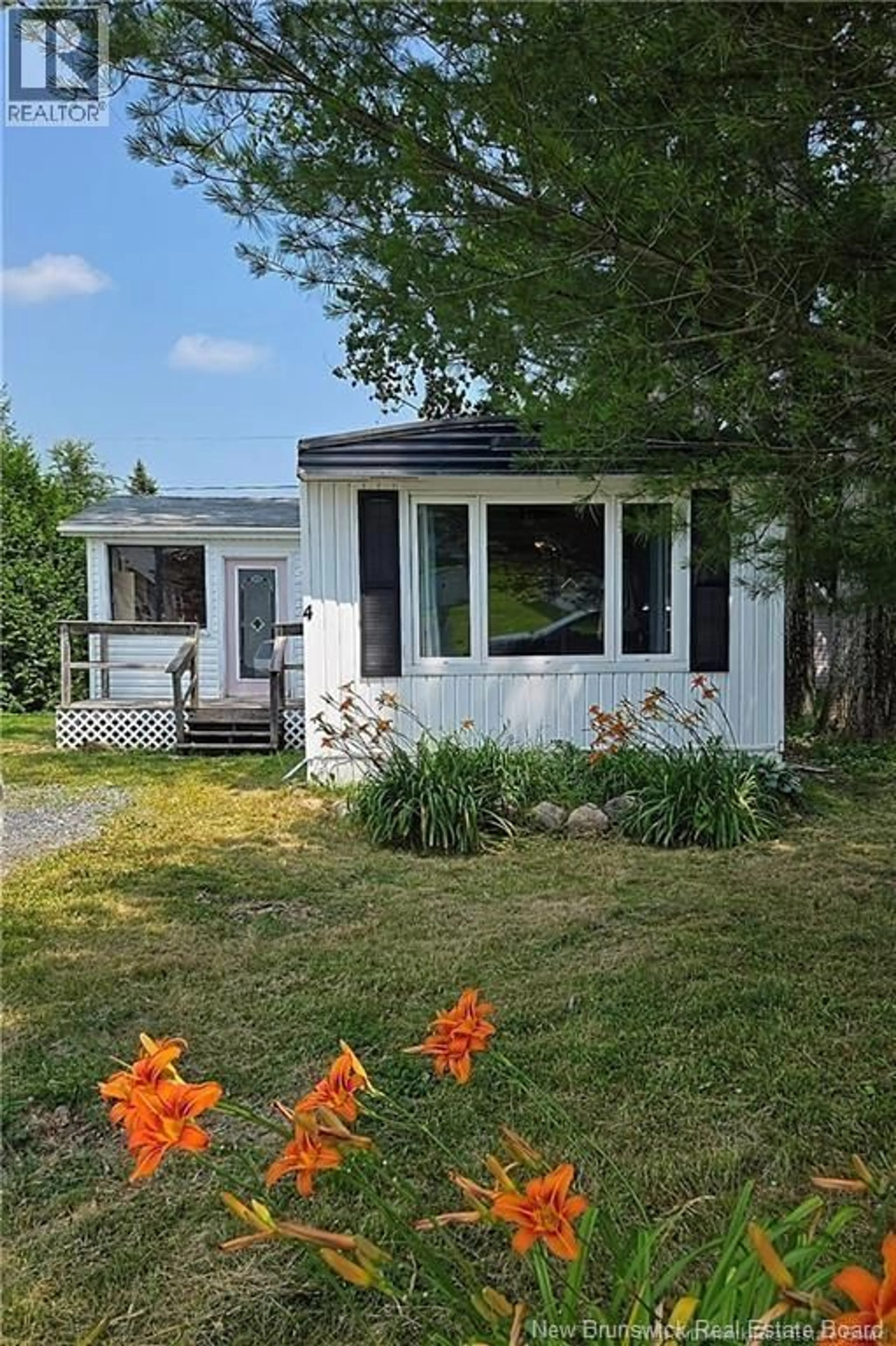 Home with vinyl exterior material, unknown for 4 LESLEE DRIVE, Lincoln New Brunswick E3B6W4