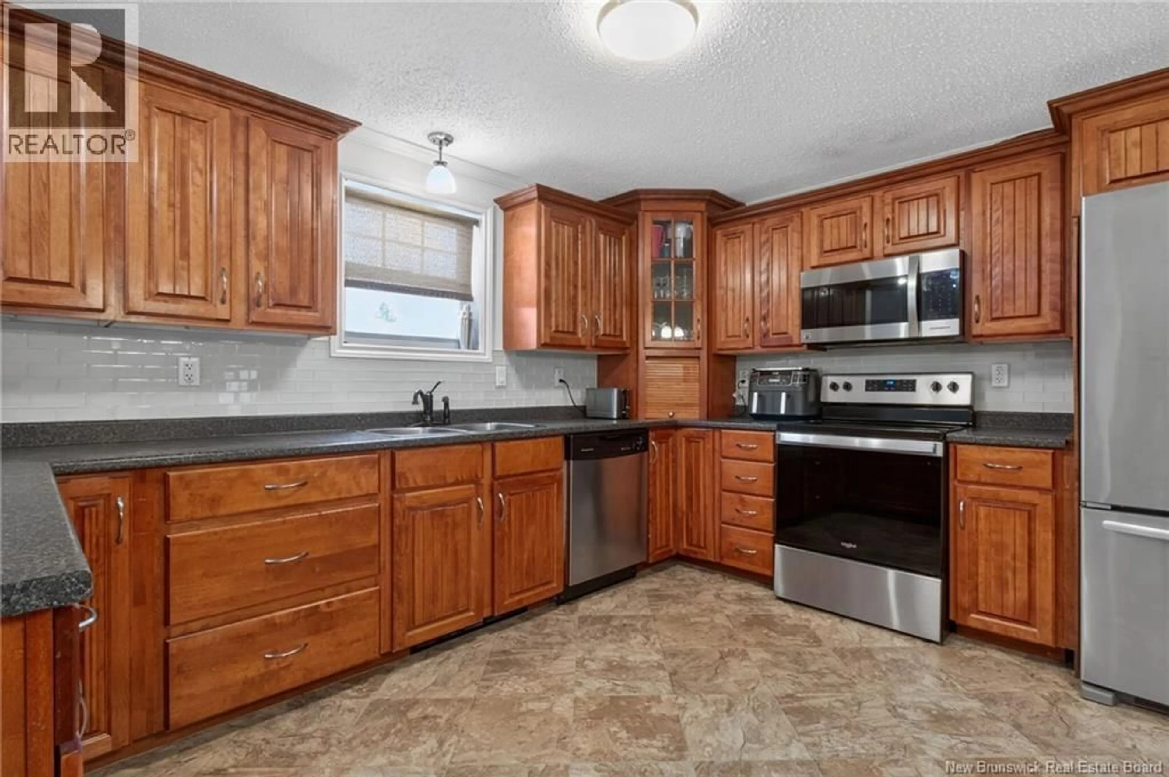 Standard kitchen, ceramic/tile floor for 250 NEPISIGUIT DRIVE, Dieppe New Brunswick E1A0P6