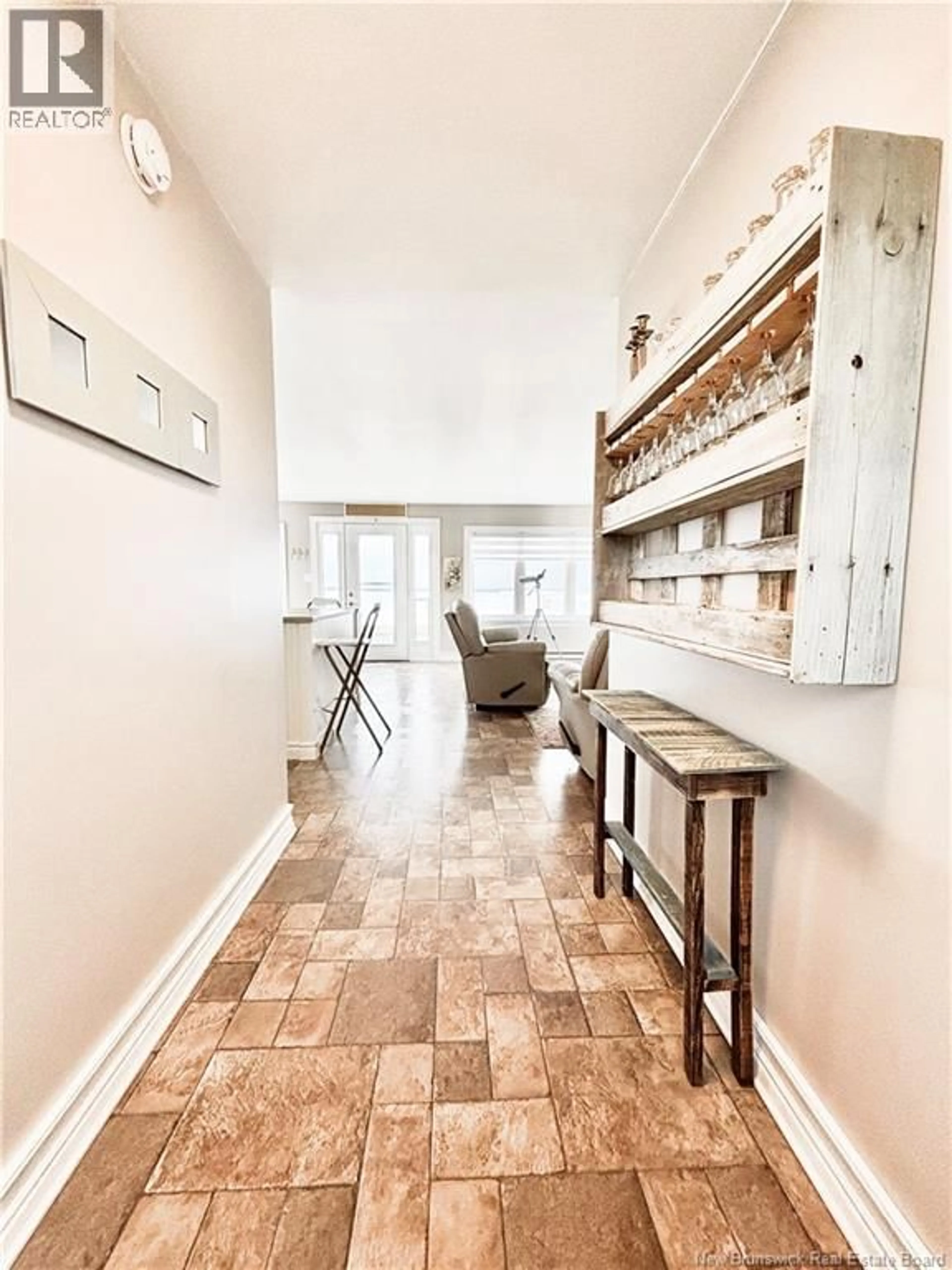 Indoor entryway for 2 - 7731 DU HAVRE STREET, Bas-Caraquet New Brunswick E1W5W9