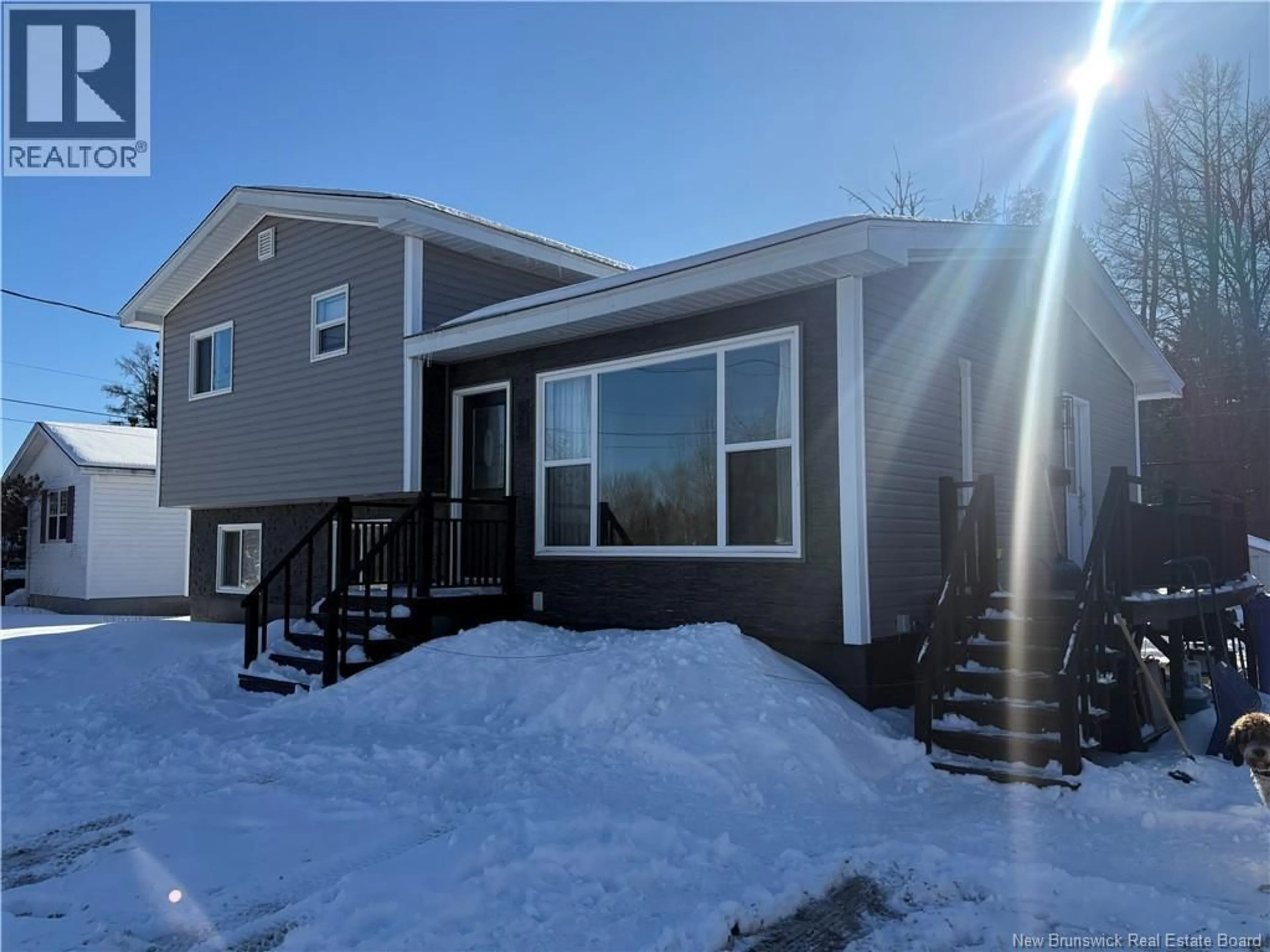 Home with vinyl exterior material, unknown for 231 MCARTHUR STREET, Miramichi New Brunswick E1V3C5