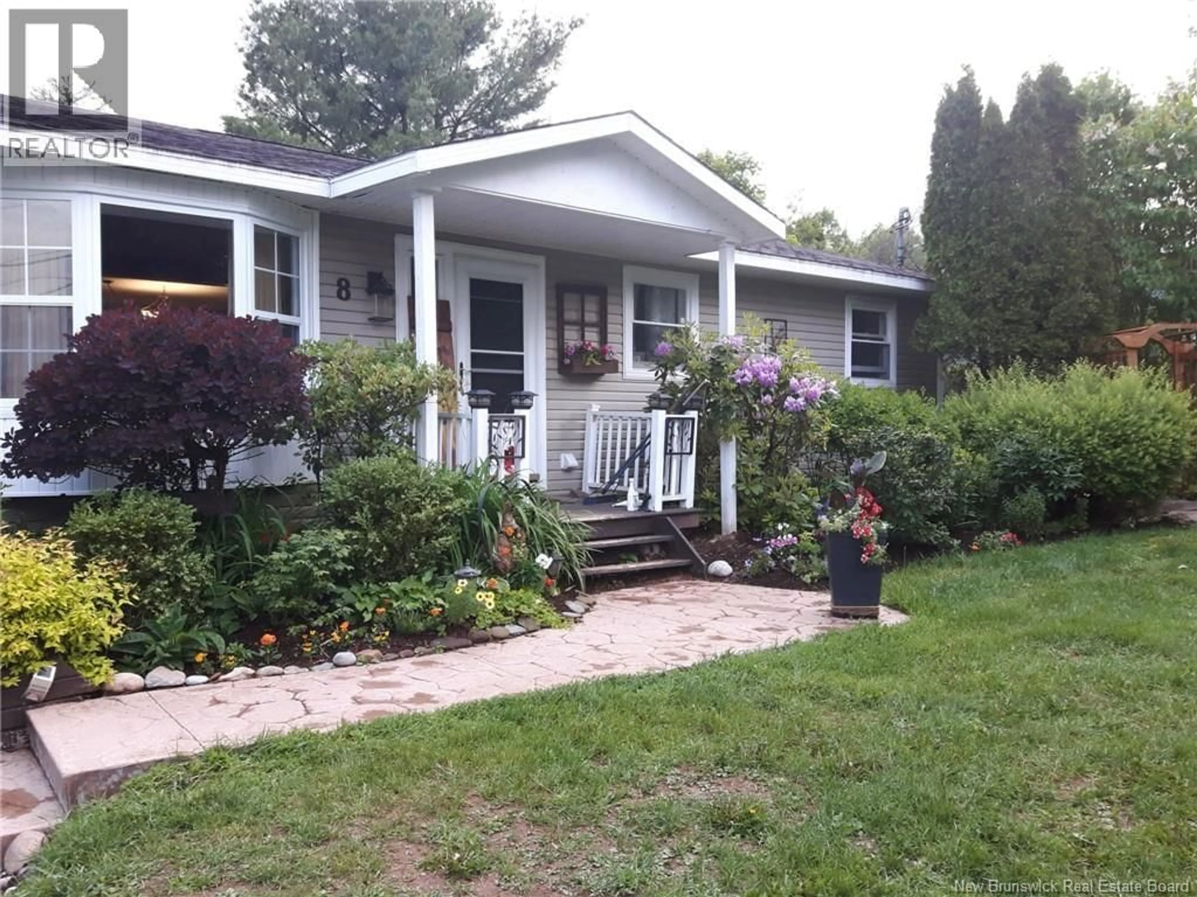 Home with vinyl exterior material, street for 8 VALLEYVIEW DRIVE, Quispamsis New Brunswick E2N1N1