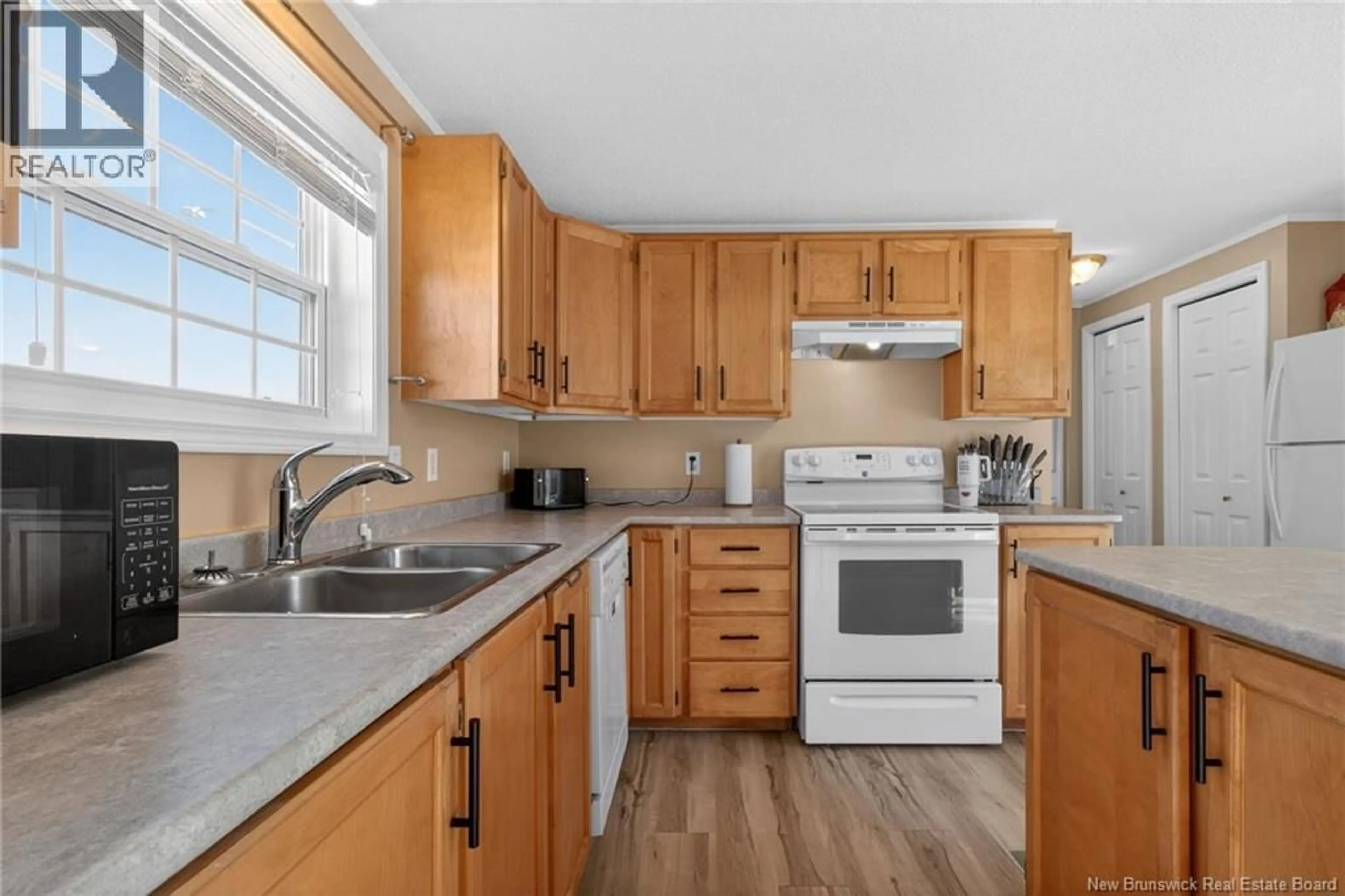 Standard kitchen, unknown for 9 BAYBERRY, Moncton New Brunswick E1H3R7