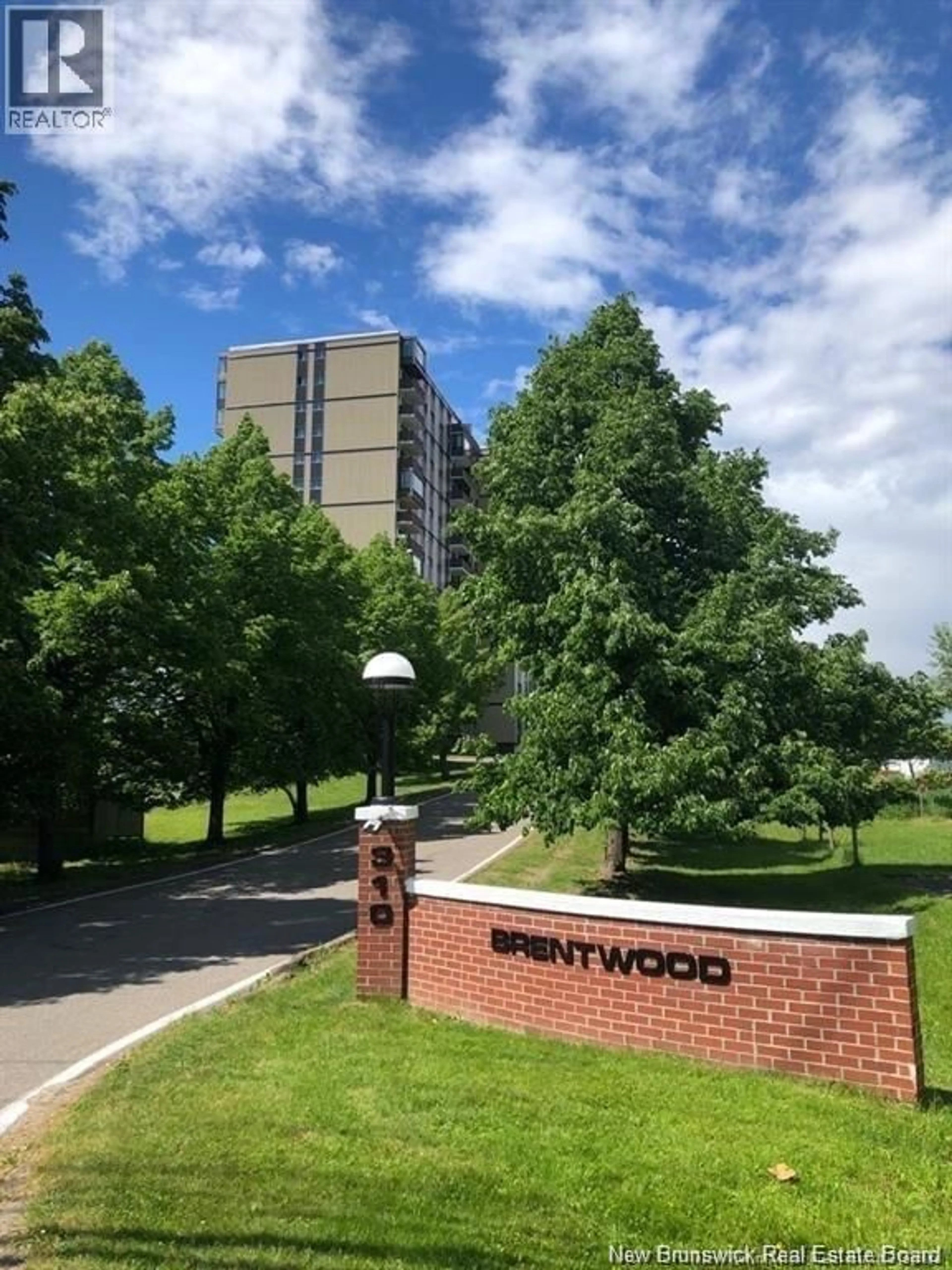 A pic from outside/outdoor area/front of a property/back of a property/a pic from drone, mountain view for 715 - 310 WOODWARD AVENUE AVENUE, Saint John New Brunswick E2K2L1