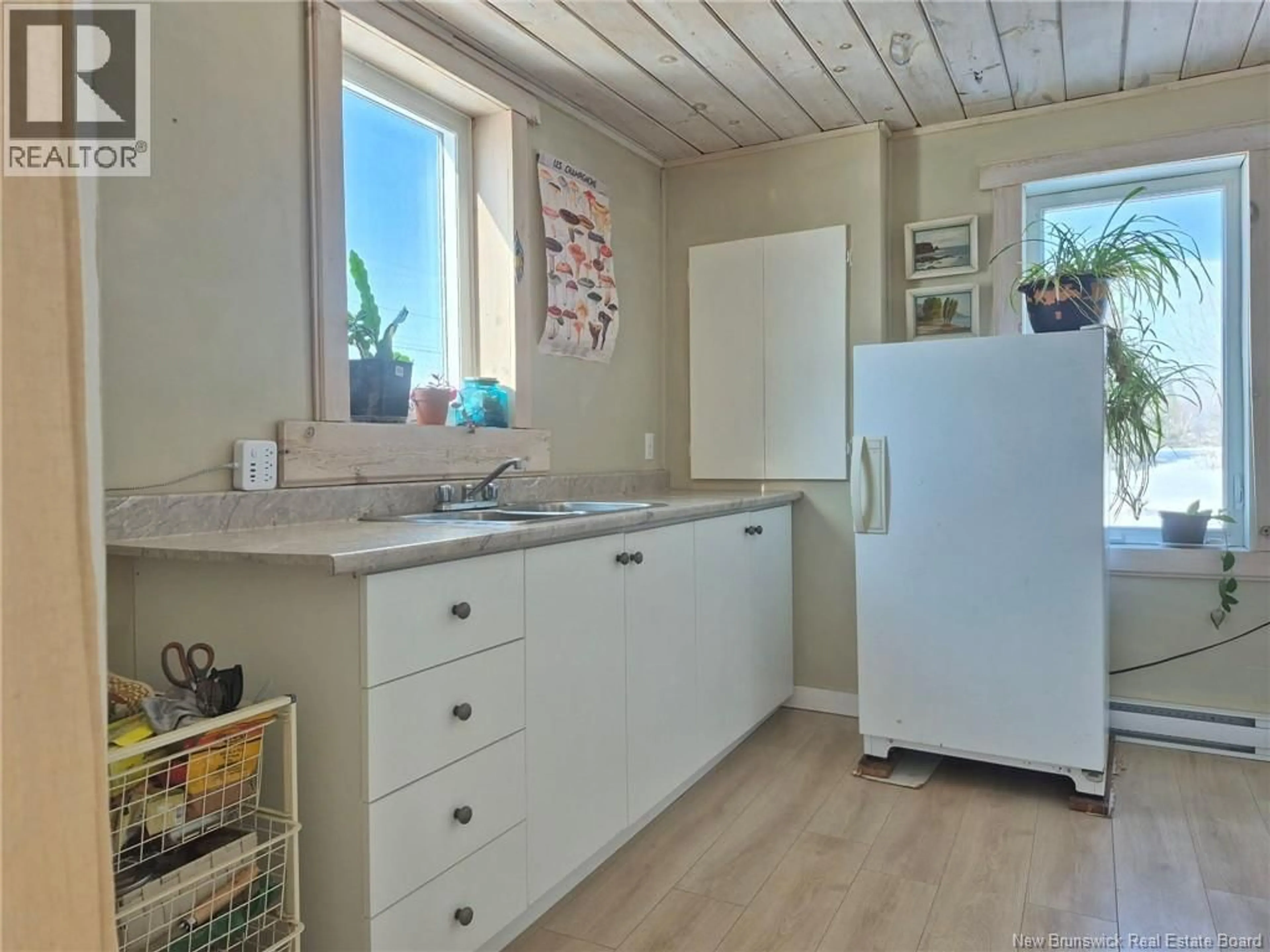 Standard kitchen, unknown for 1073 ROUTE 134, Petit-Rocher-Sud New Brunswick E8J1B8