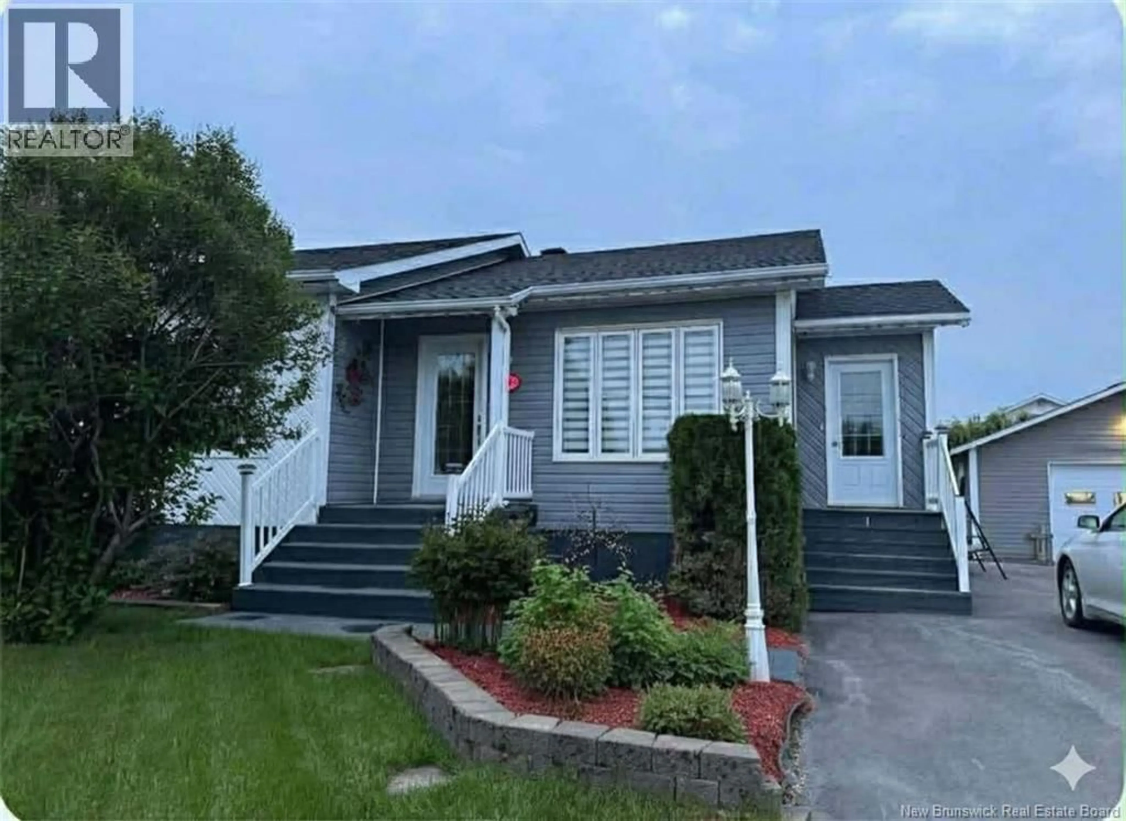 Home with vinyl exterior material, street for 44 RUE NOTRE-DAME, Kedgwick New Brunswick E8B1H3