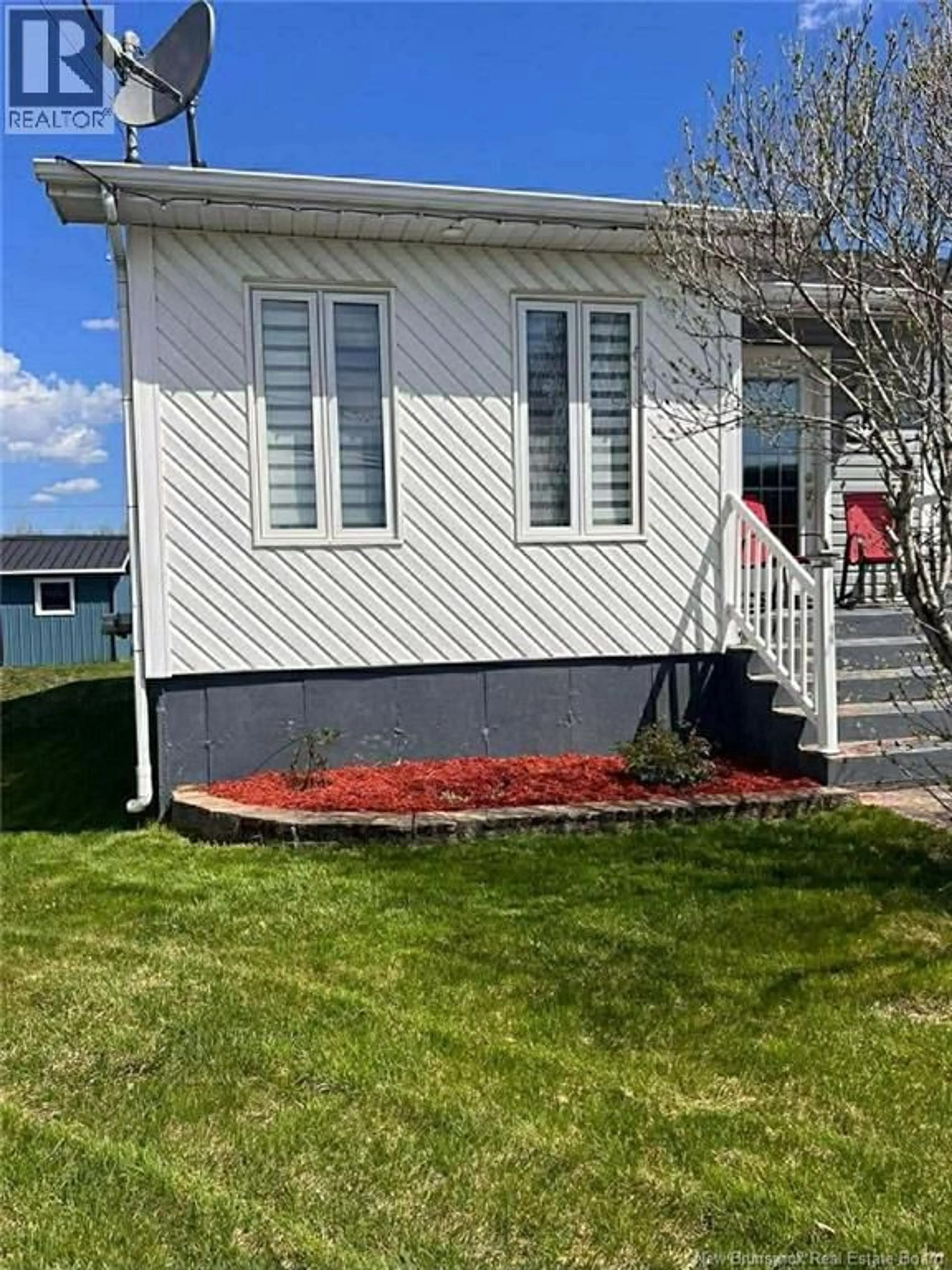 Home with vinyl exterior material, street for 44 RUE NOTRE-DAME, Kedgwick New Brunswick E8B1H3