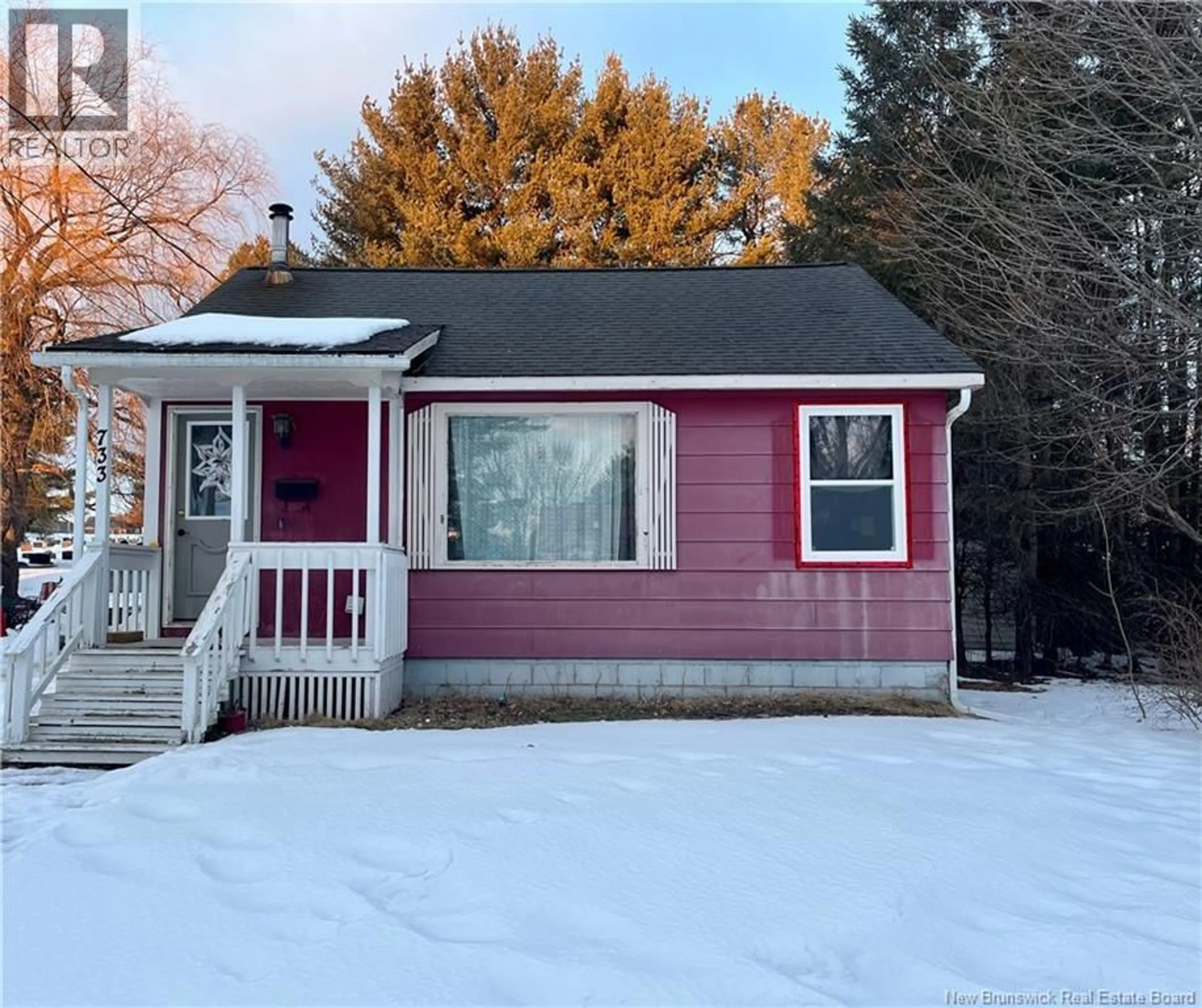 Home with vinyl exterior material, street for 733 MACLAREN AVENUE, Devon New Brunswick E3A3L4