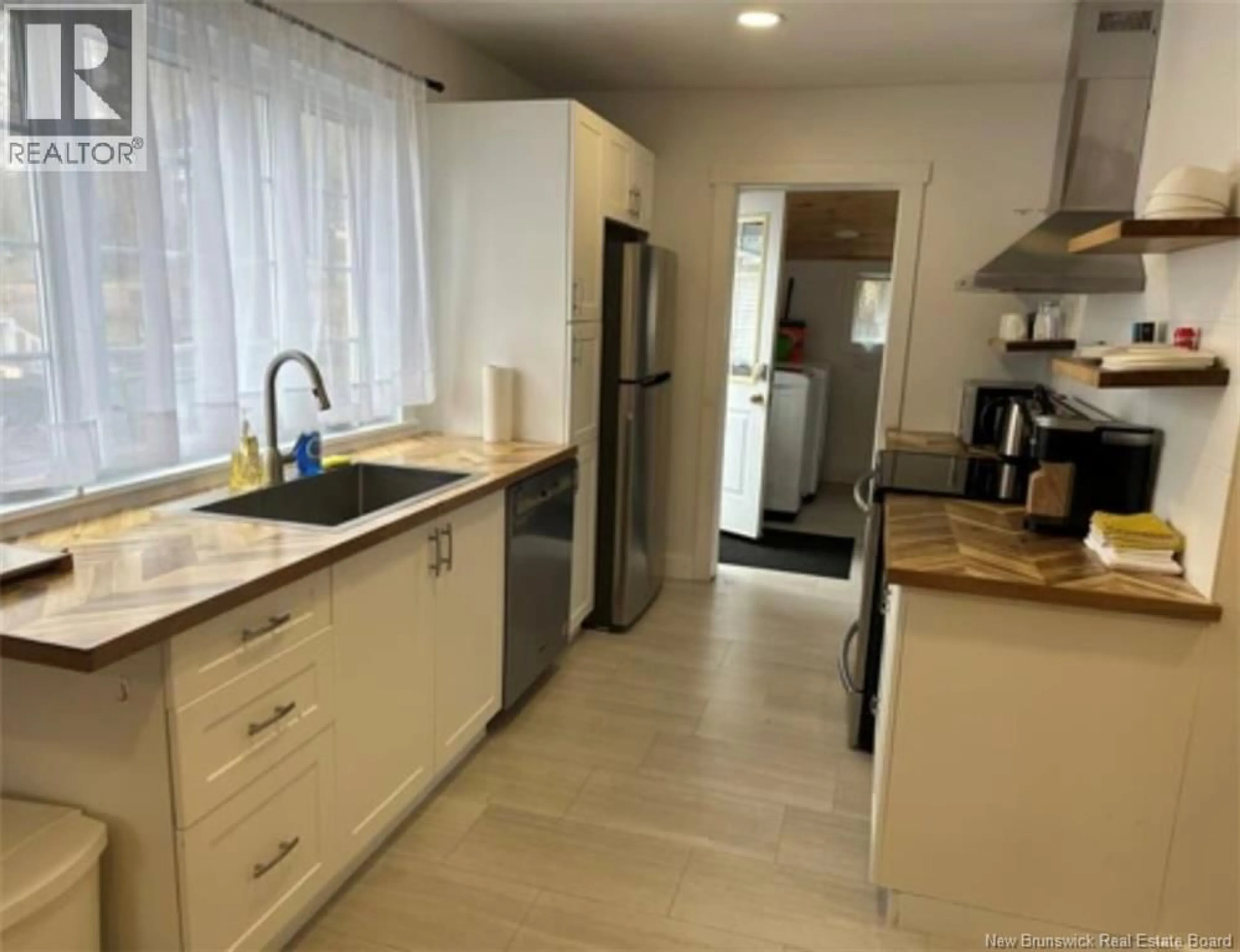 Standard kitchen, unknown for 733 MACLAREN AVENUE, Devon New Brunswick E3A3L4