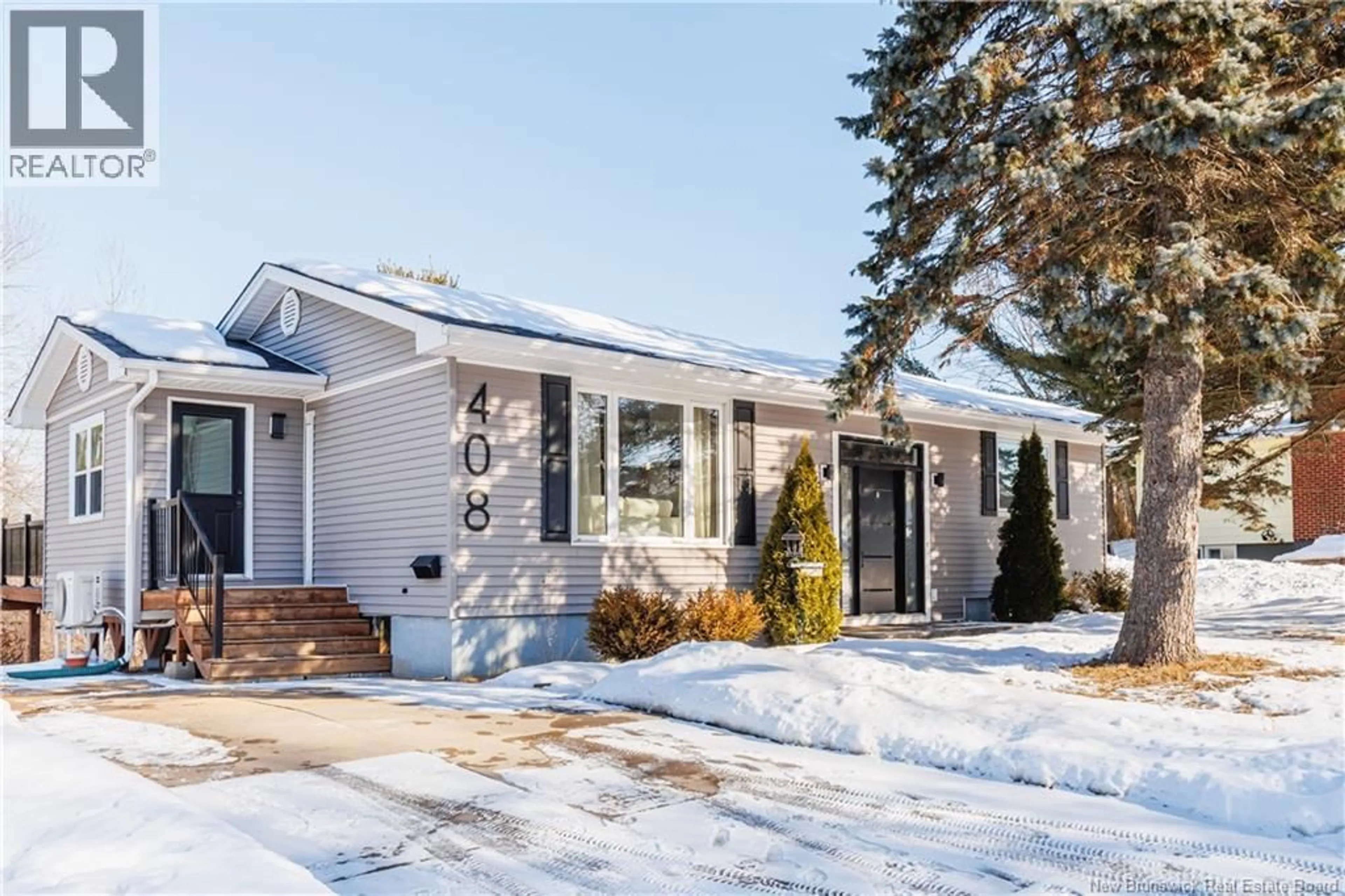 Home with vinyl exterior material, street for 408 GARDINER STREET, Oromocto New Brunswick E2V1G3