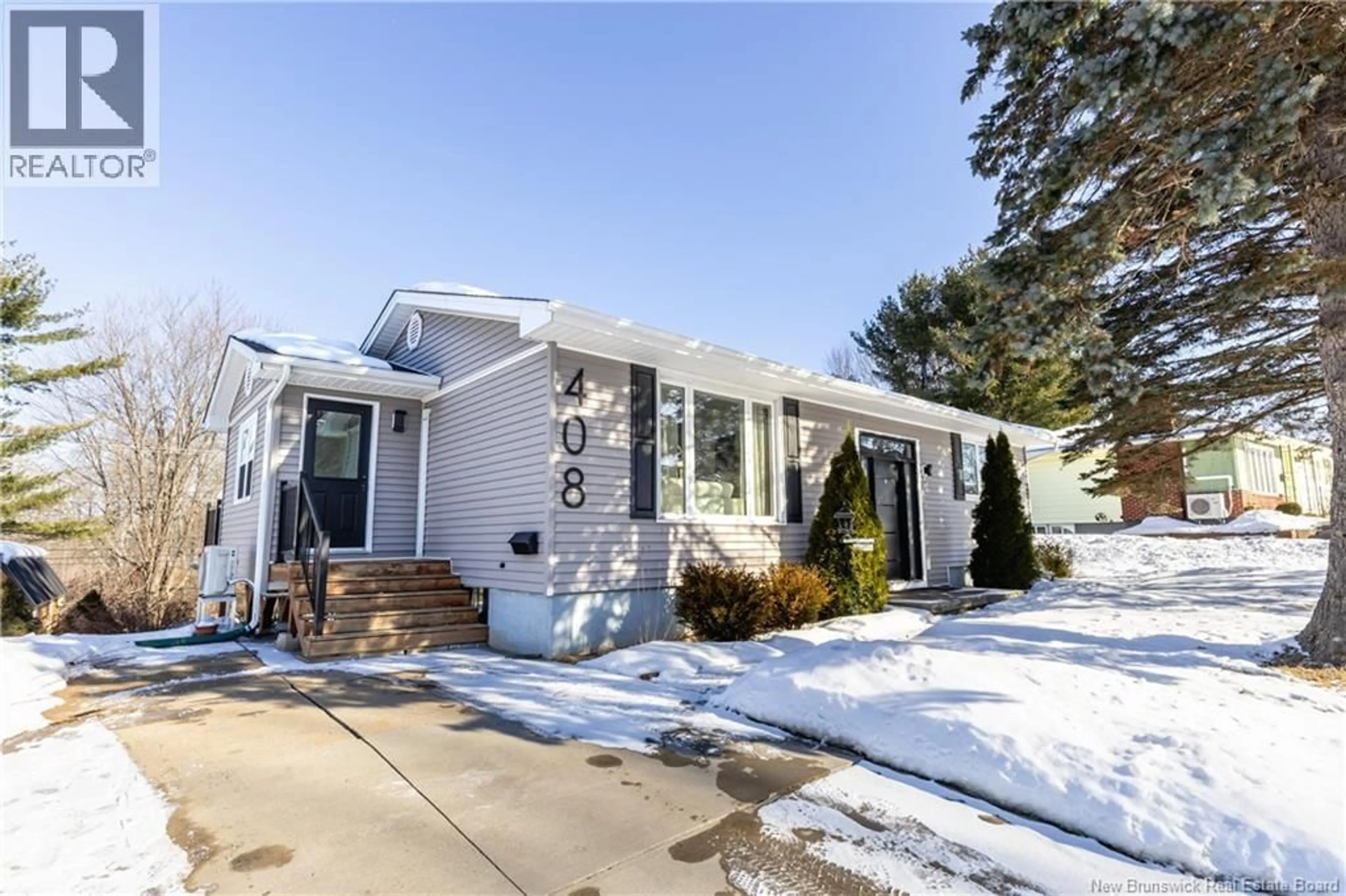 Home with vinyl exterior material, street for 408 GARDINER STREET, Oromocto New Brunswick E2V1G3