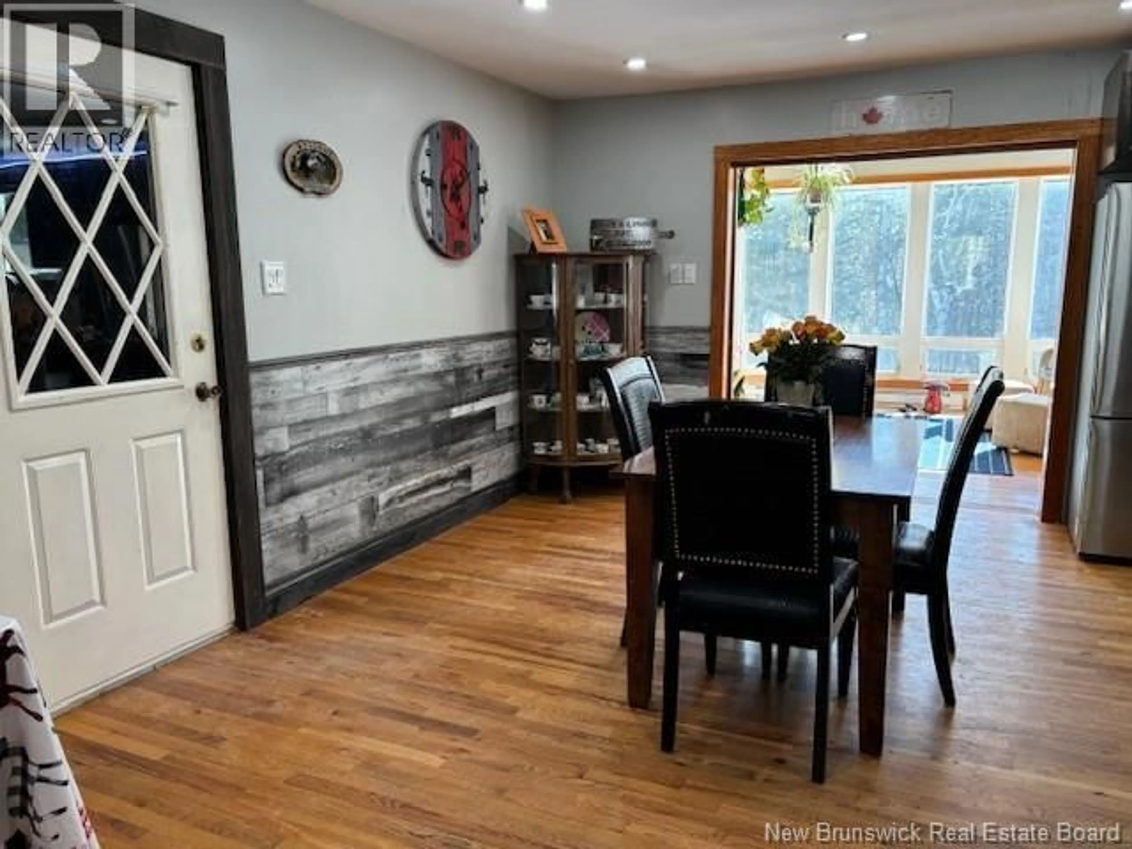 Dining room, wood/laminate floor for 252 DARLINGS ISLAND ROAD, Darlings Island New Brunswick E5N6S3