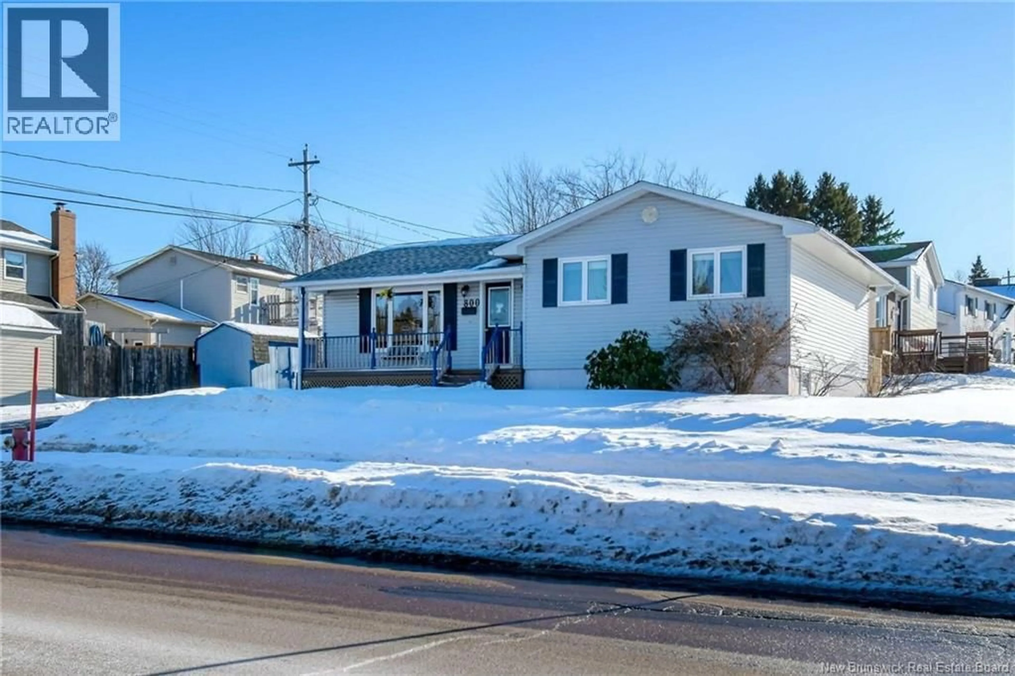 Home with vinyl exterior material, street for 800 FRAMPTON, Moncton New Brunswick E1G2A1