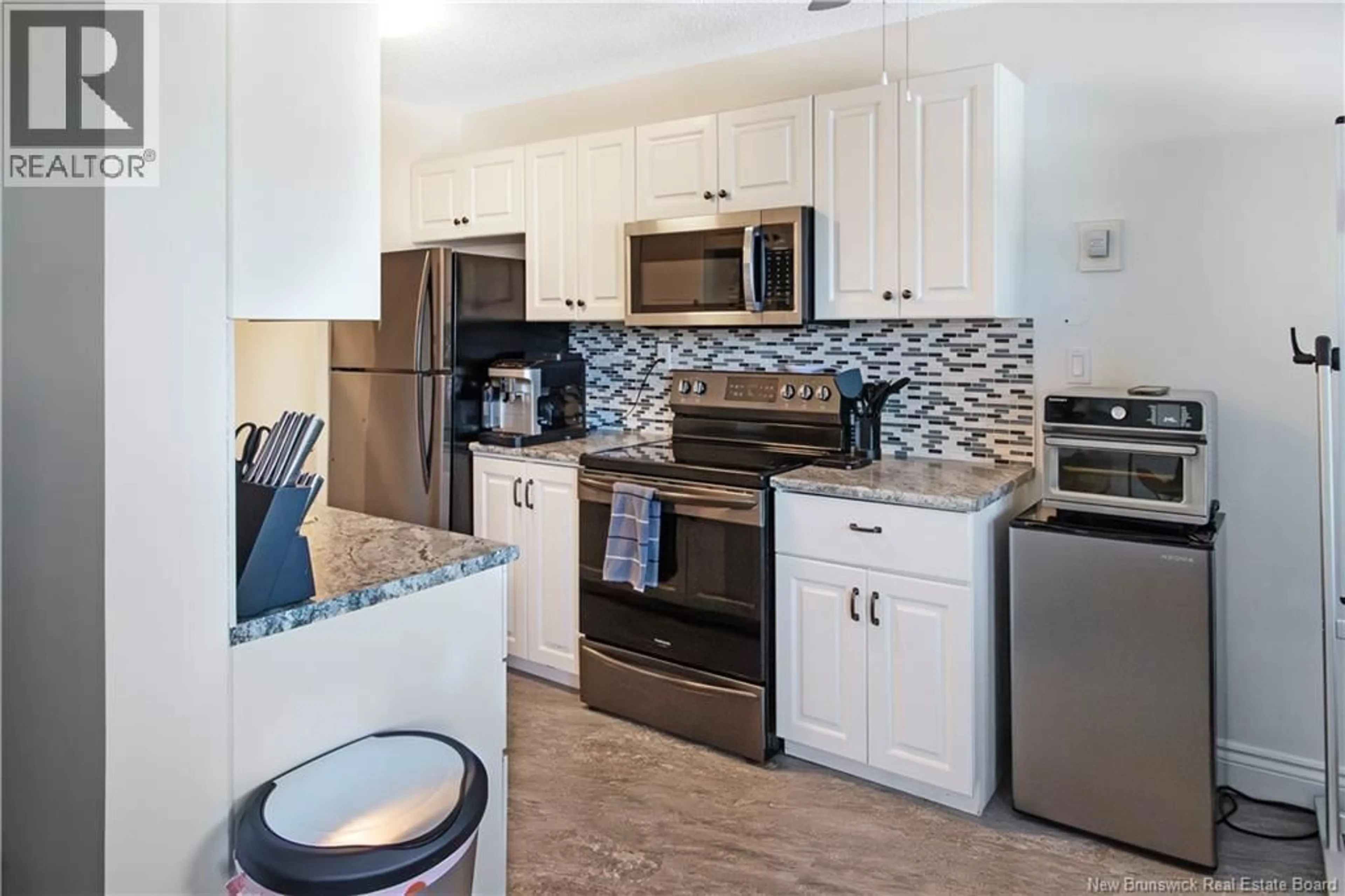 Standard kitchen, ceramic/tile floor for 304 - 310 WOODWARD AVENUE AVENUE, Saint John New Brunswick E2K2L1