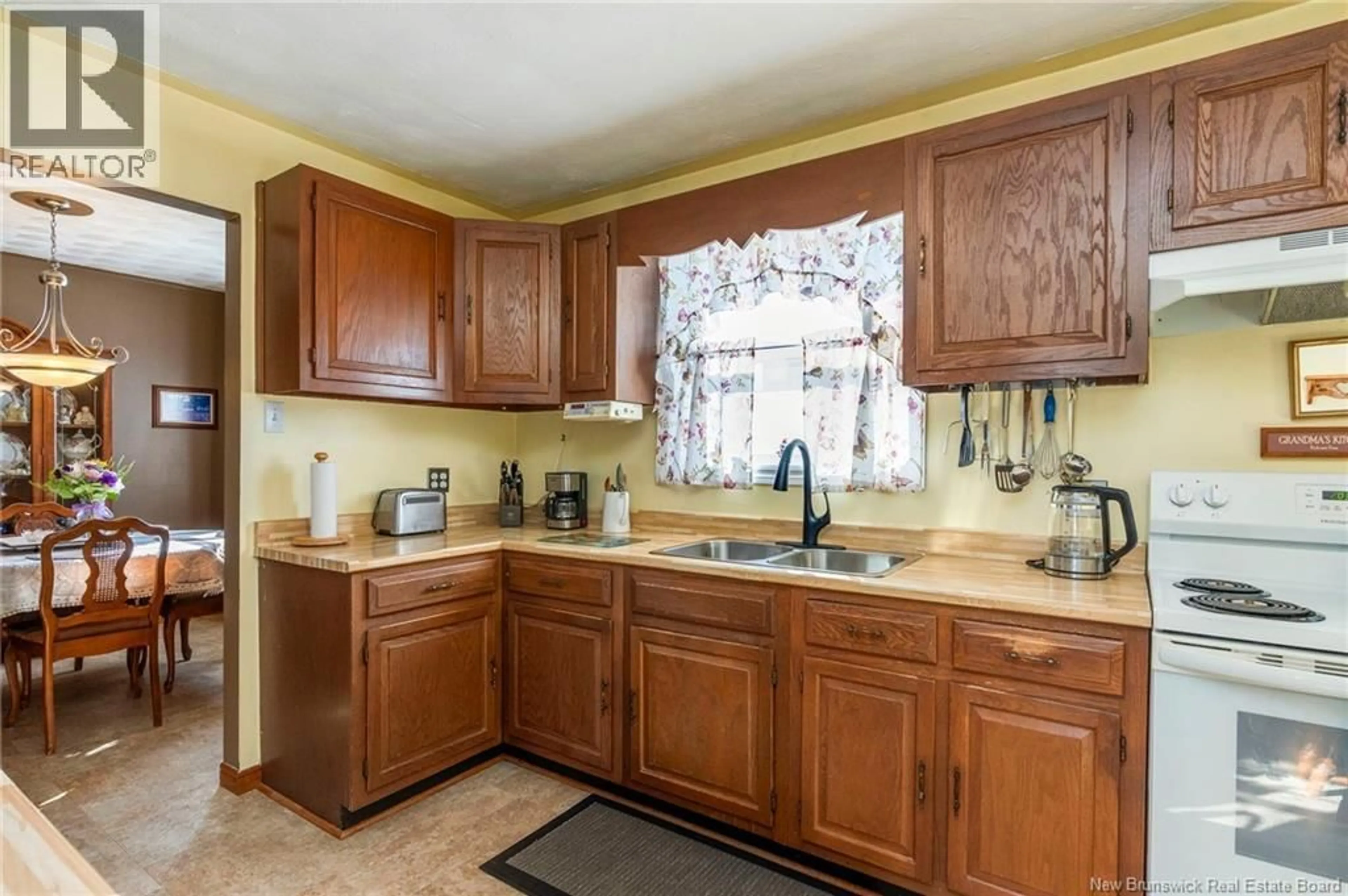 Standard kitchen, unknown for 44 BELGRAVE STREET, Saint John New Brunswick E2J1C8