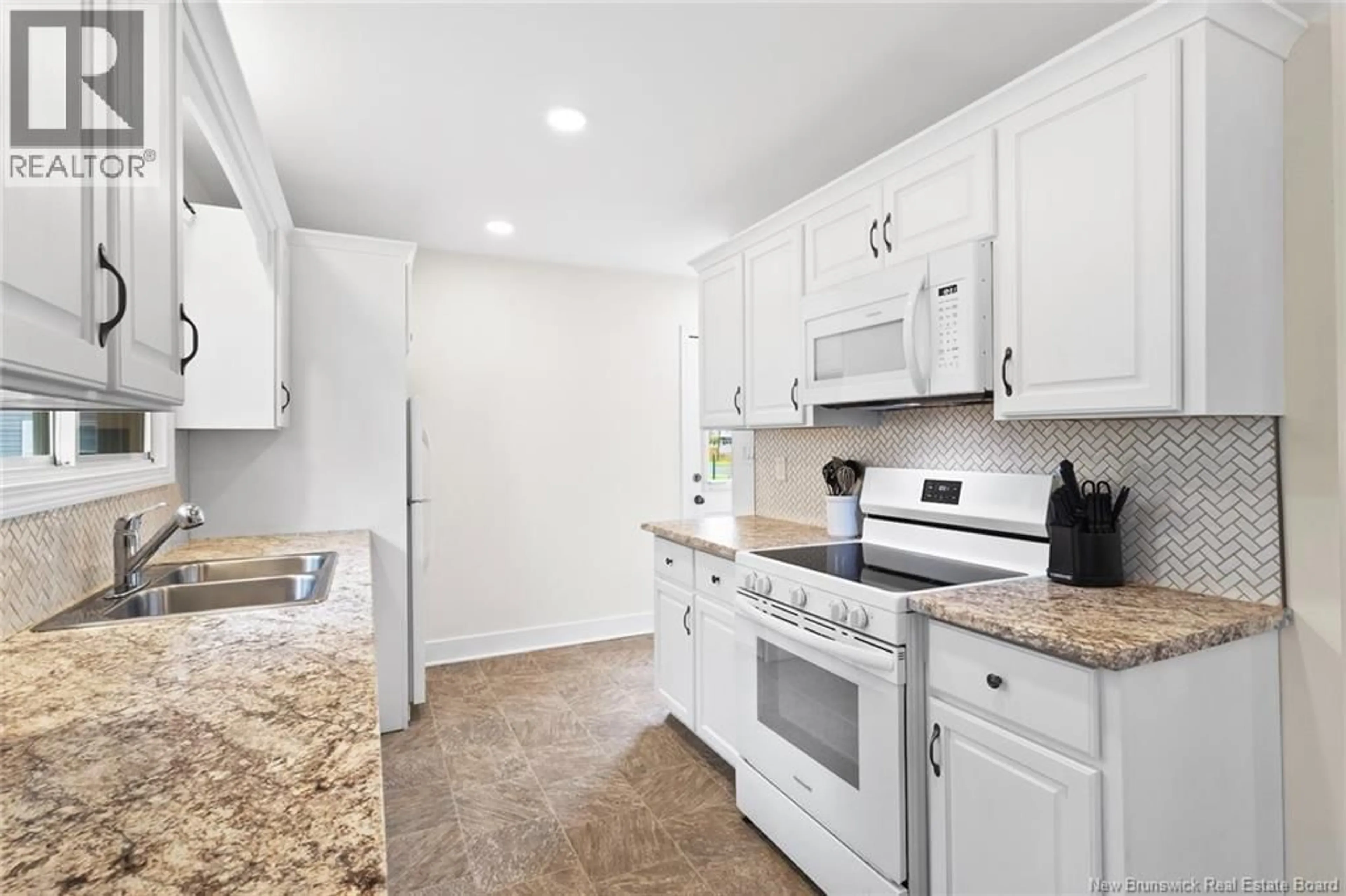 Standard kitchen, ceramic/tile floor for 43 FLORAL AVENUE, Fredericton New Brunswick E3A1K8