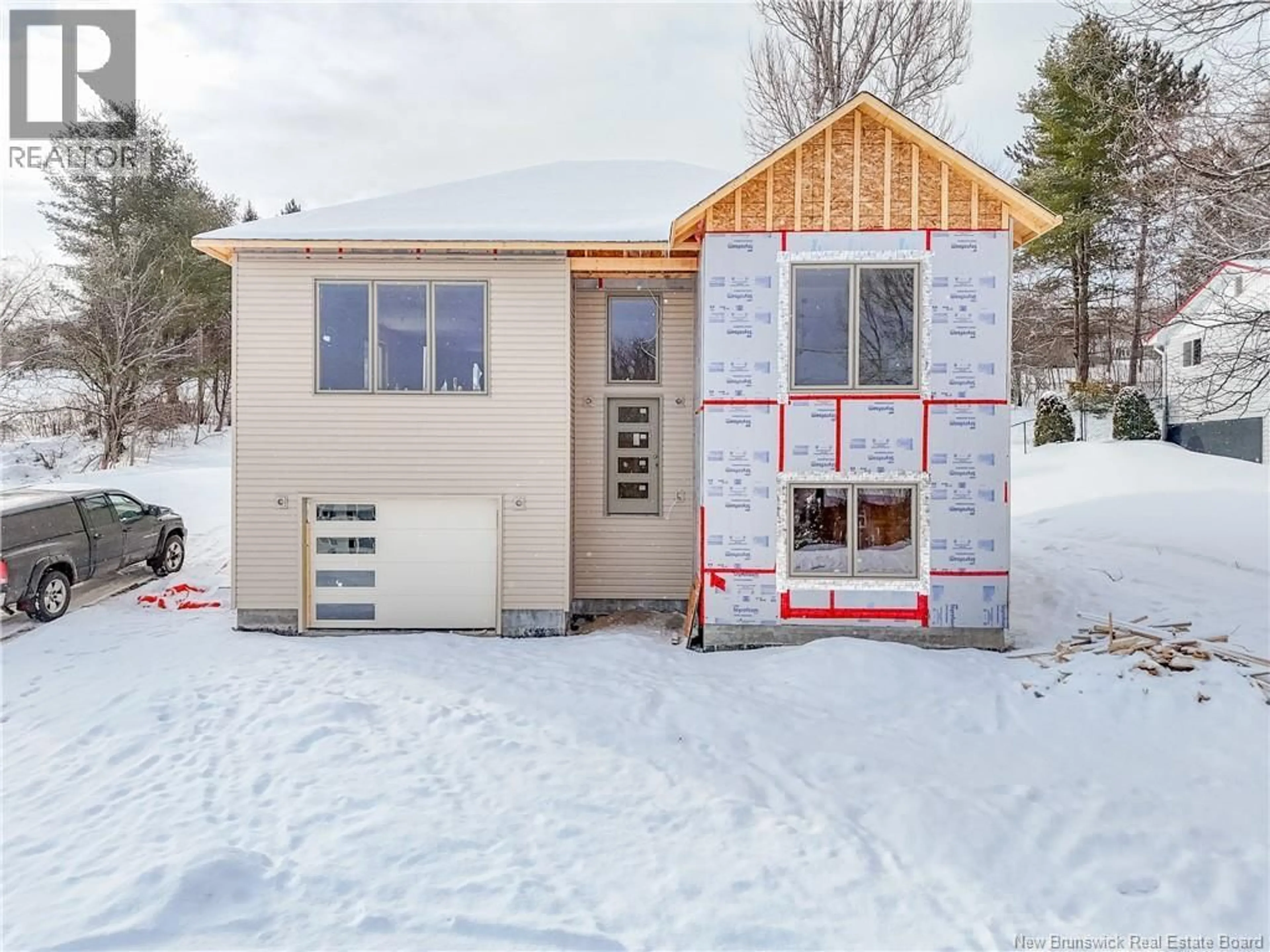 Home with vinyl exterior material, unknown for 16 MAYFLOWER STREET, Fredericton New Brunswick E3C1L5