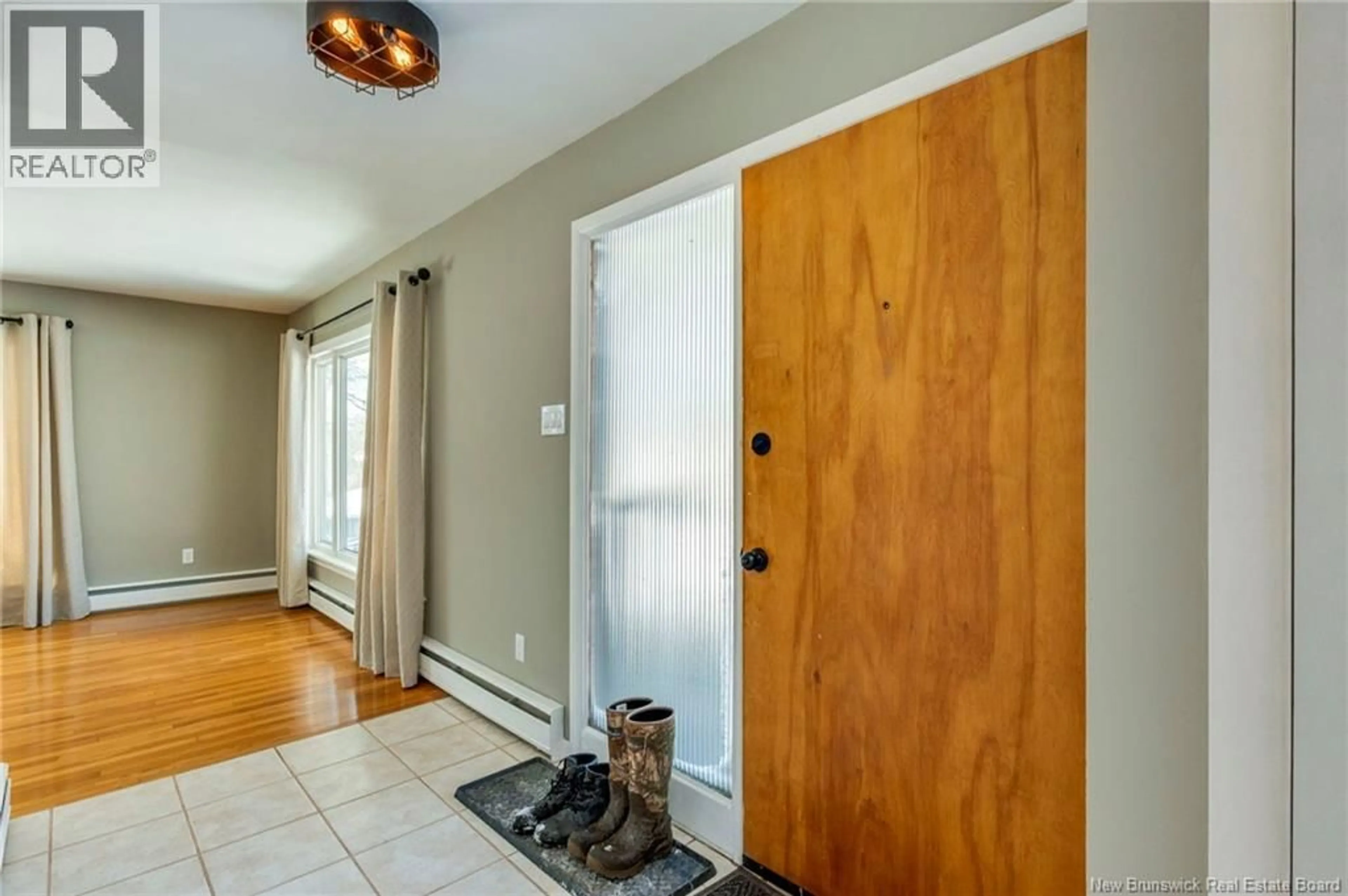 Indoor entryway for 80 OAK TERRACE, Saint John New Brunswick E2M4N1