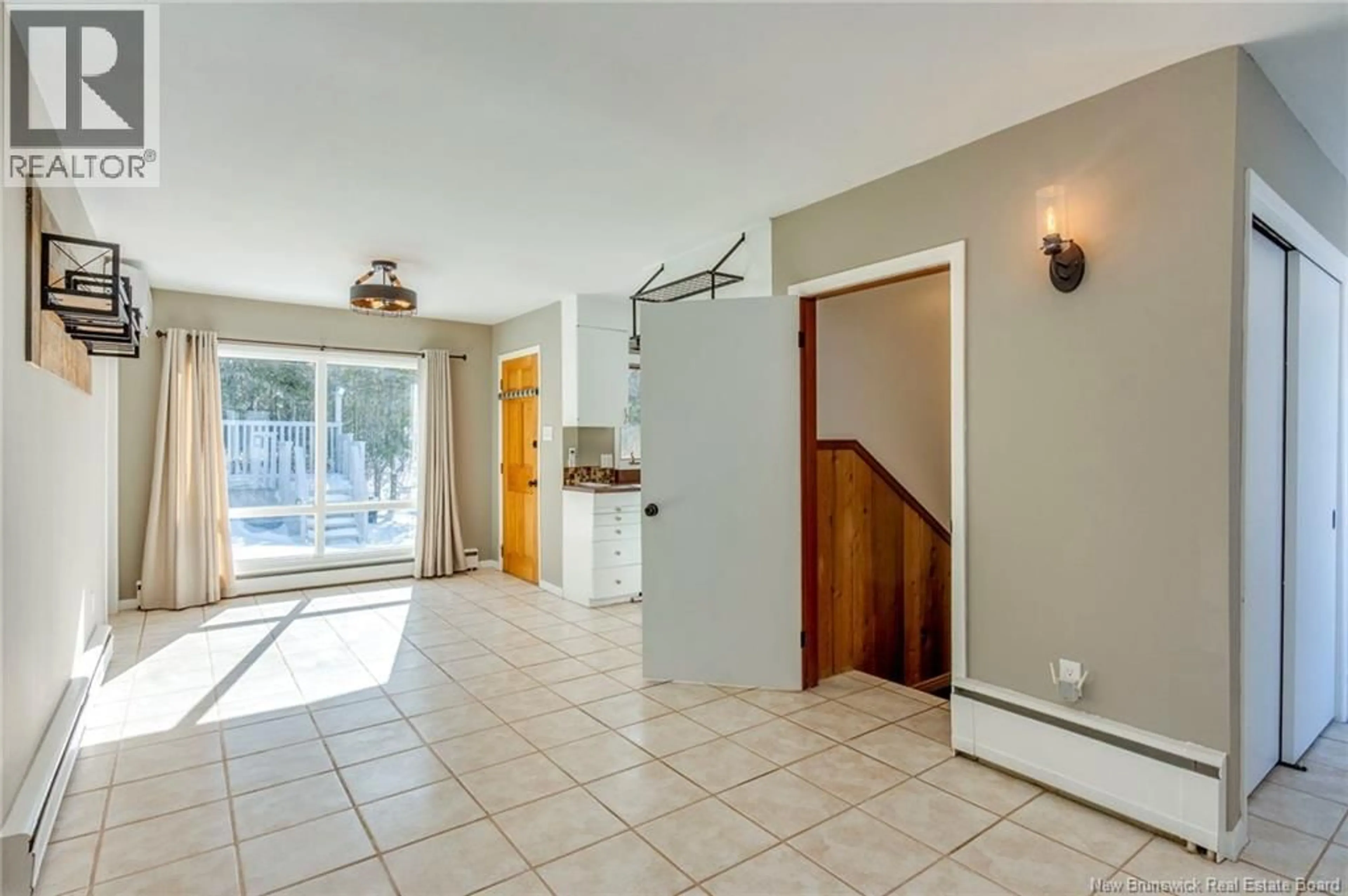 Indoor entryway for 80 OAK TERRACE, Saint John New Brunswick E2M4N1