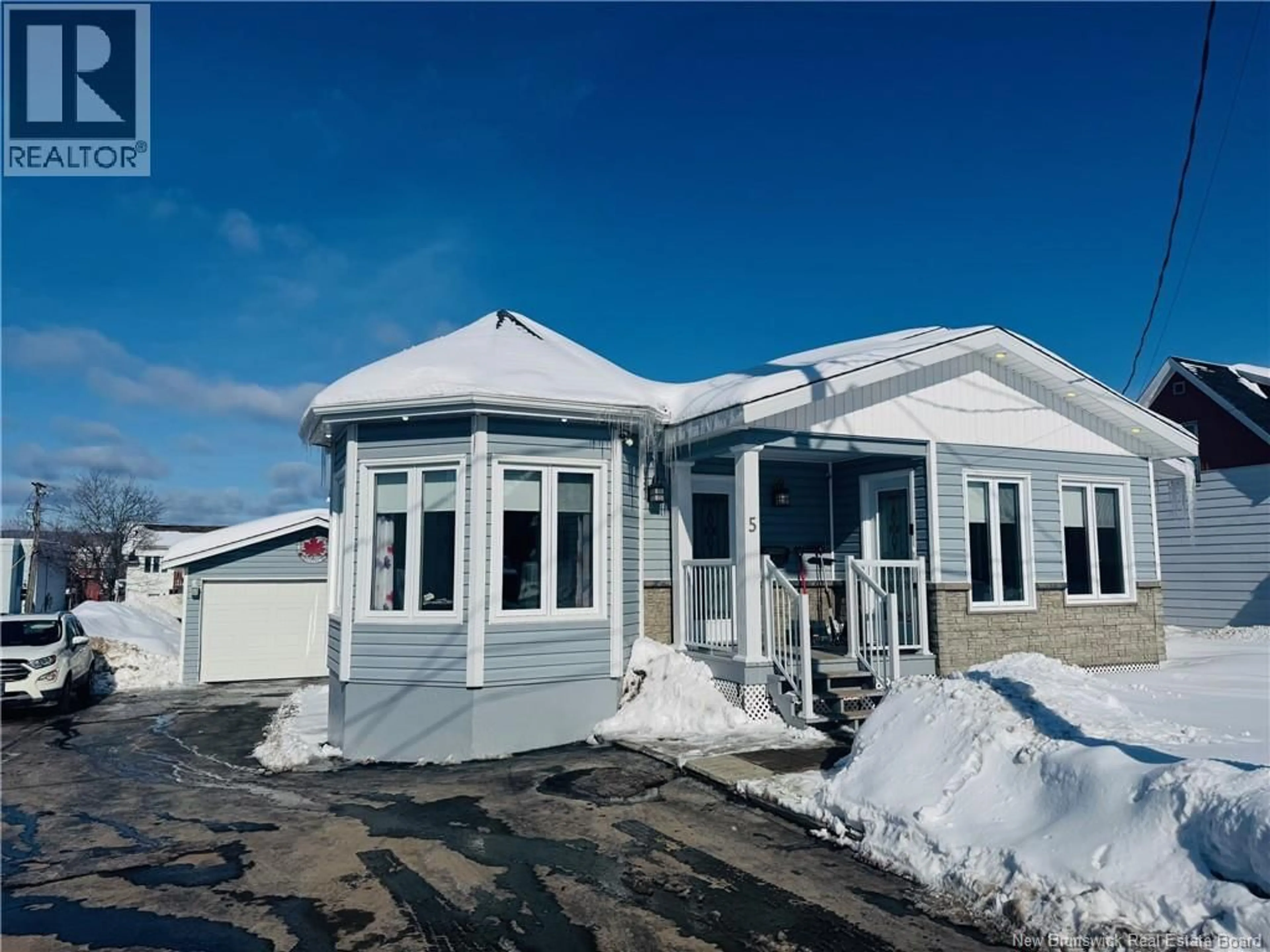 Home with vinyl exterior material, unknown for 5 WELLINGTON STREET, Campbellton New Brunswick E3N1G1