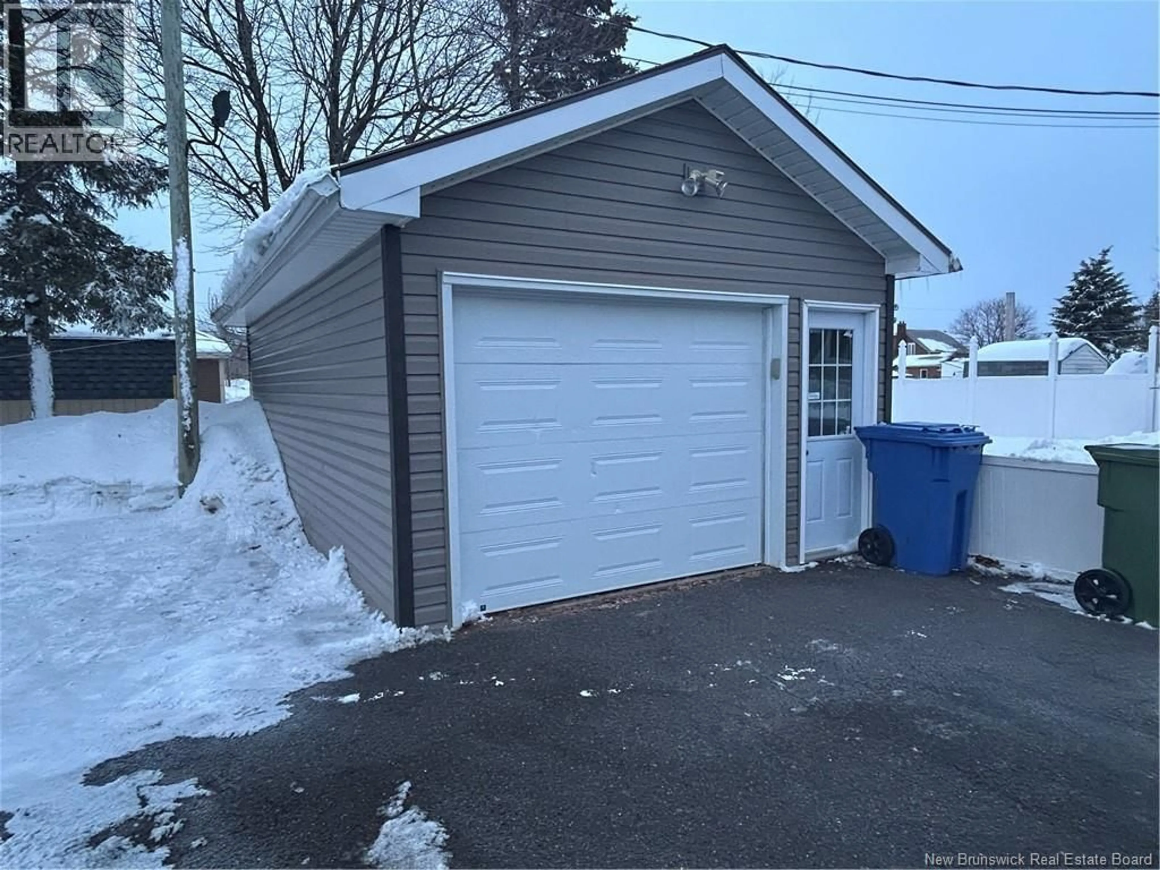Indoor garage for 505 RUE BREAU, Tracadie New Brunswick E1X1E3